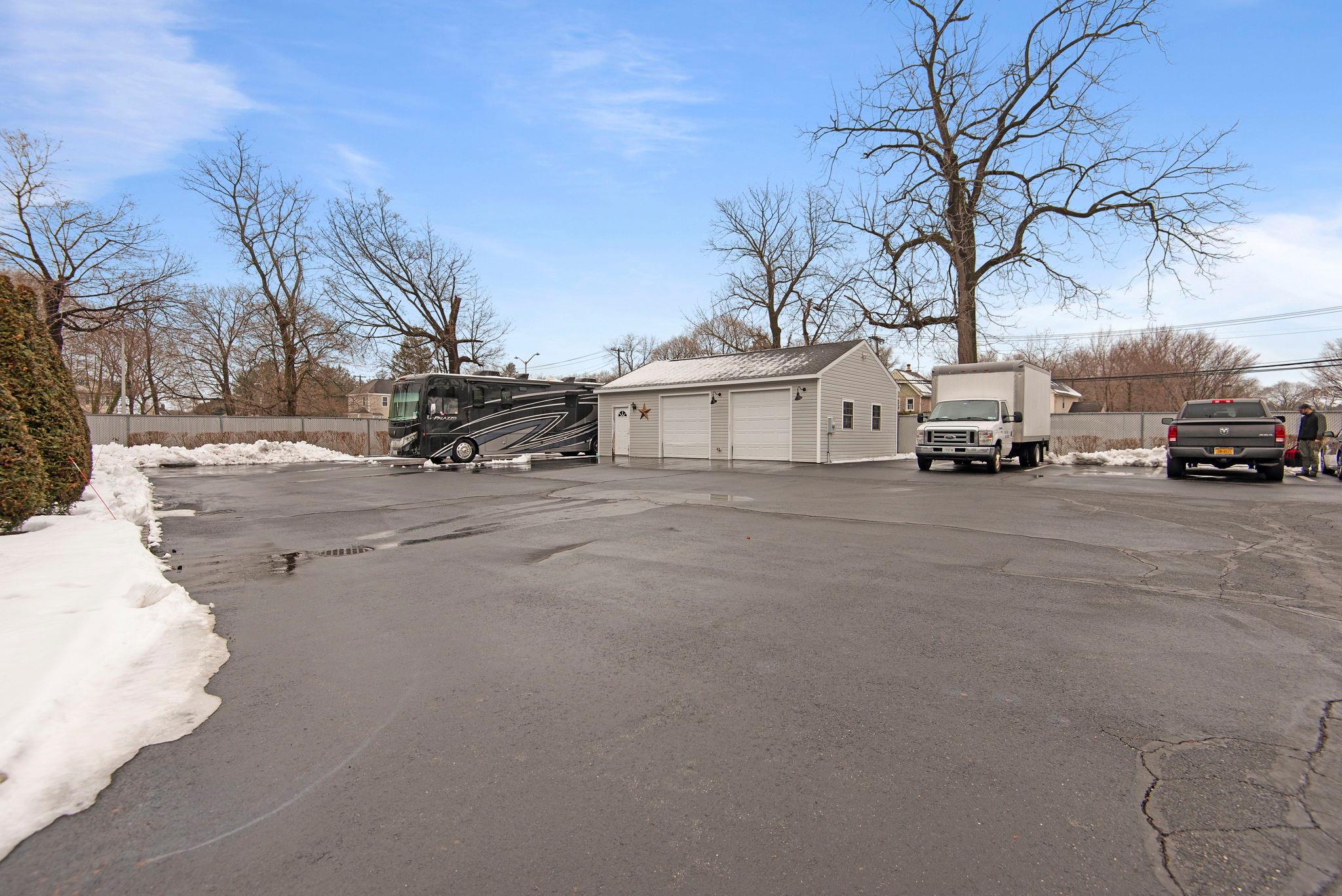 #4 photo, 11 Railroad Street, サフォーク郡 Greenlawn , NY 11740