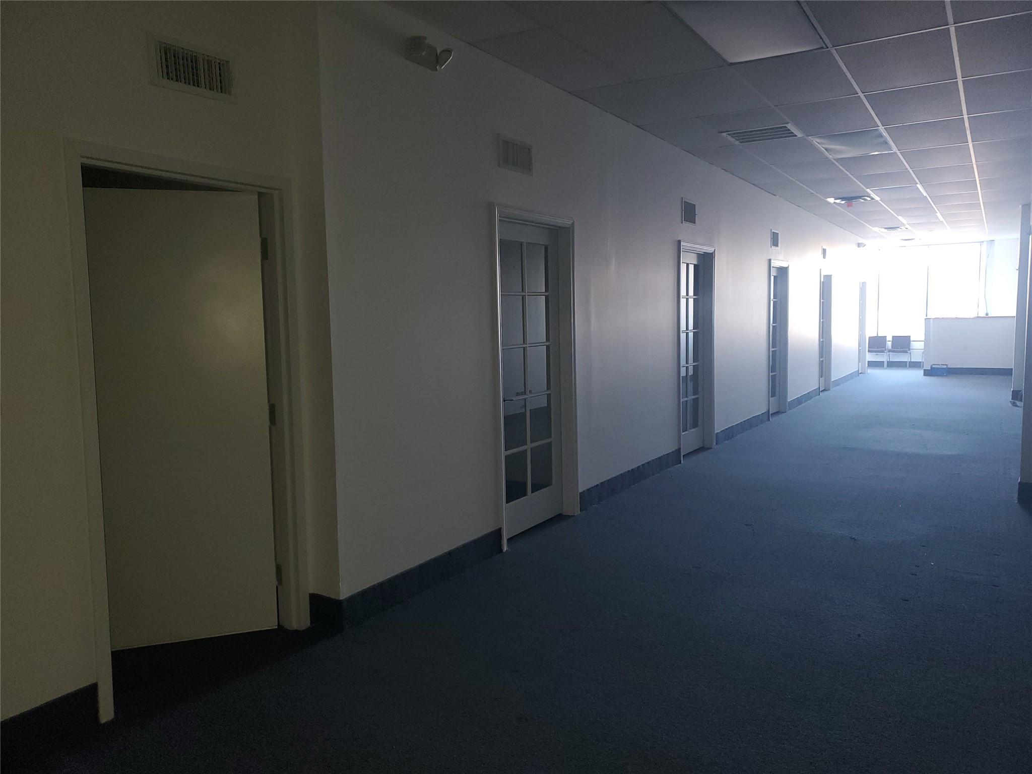 #4 photo, 4842 Sunrise Highway, サフォーク郡 Sayville , NY 11782