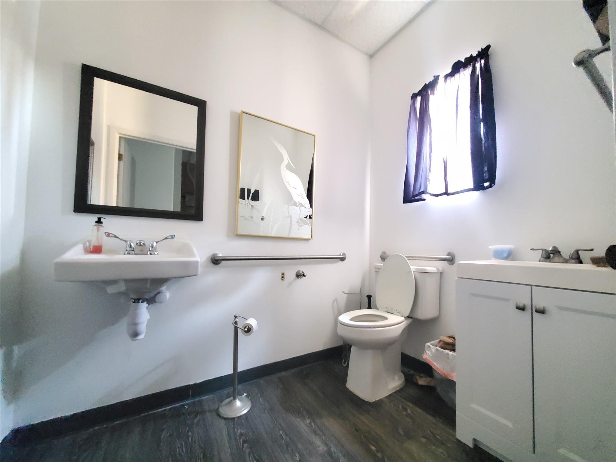 #6 photo, 4842 Sunrise Highway, サフォーク郡 Sayville , NY 11782