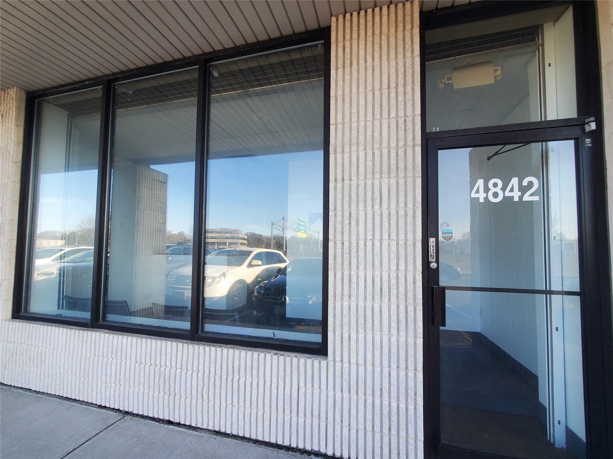 #7 photo, 4842 Sunrise Highway, サフォーク郡 Sayville , NY 11782