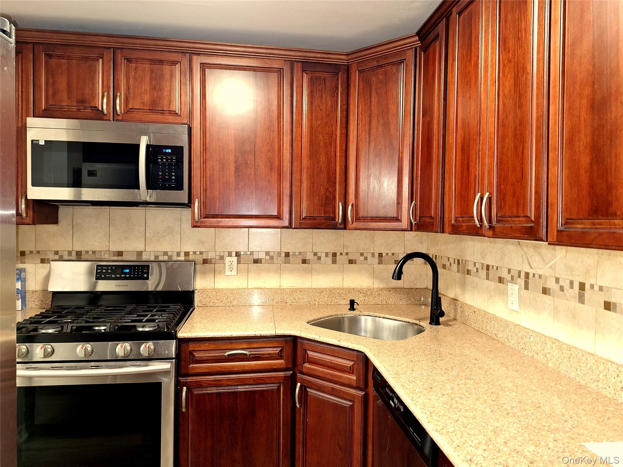 #20 photo, 2035 Central Park Ave, Yonkers , NY 10710