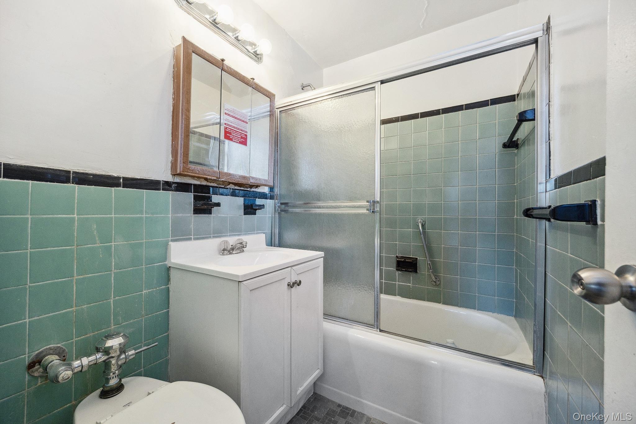 #12 photo, 3131 Grand Concourse, Bronx , NY 10468