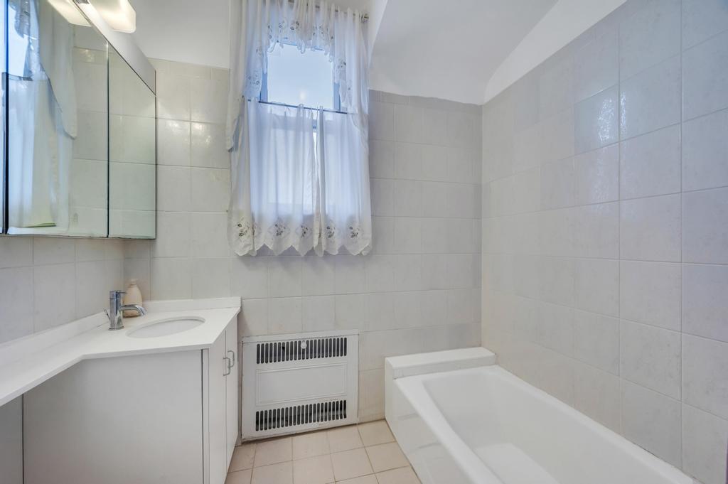 #12 photo, 75-33 67th Road, クイーンズ区 Middle Village , NY 11379