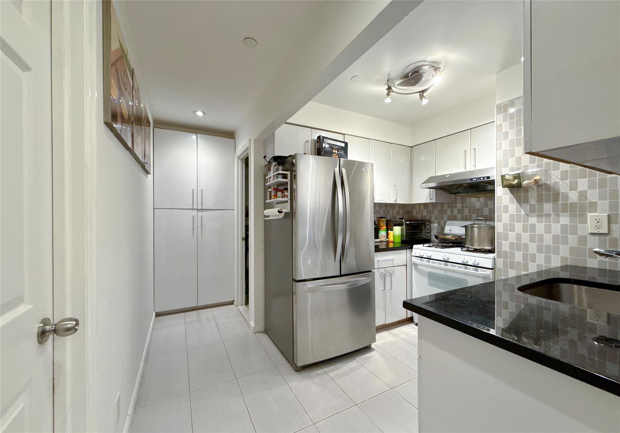 #11 photo, 137-08 31st Road, クイーンズ区 Flushing , NY 11354