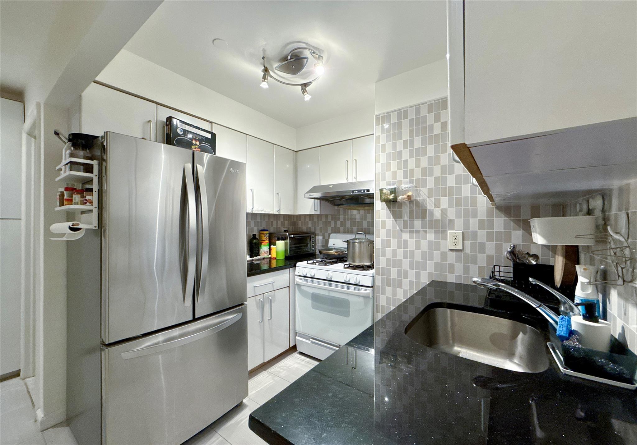 #12 photo, 137-08 31st Road, クイーンズ区 Flushing , NY 11354