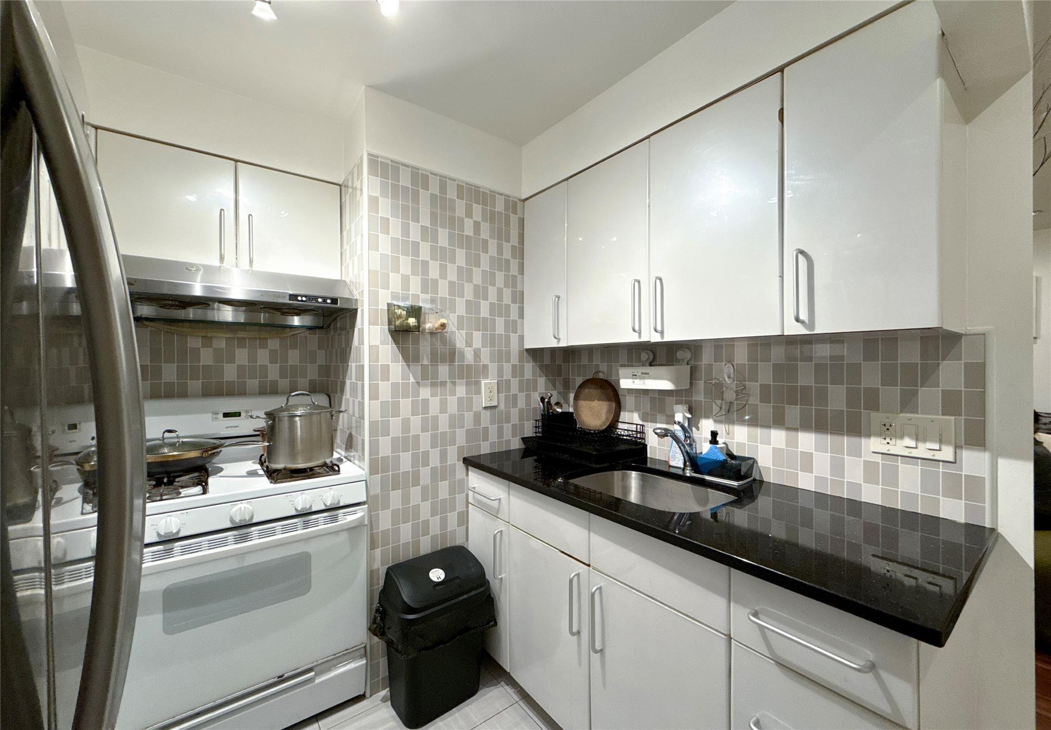 #13 photo, 137-08 31st Road, クイーンズ区 Flushing , NY 11354