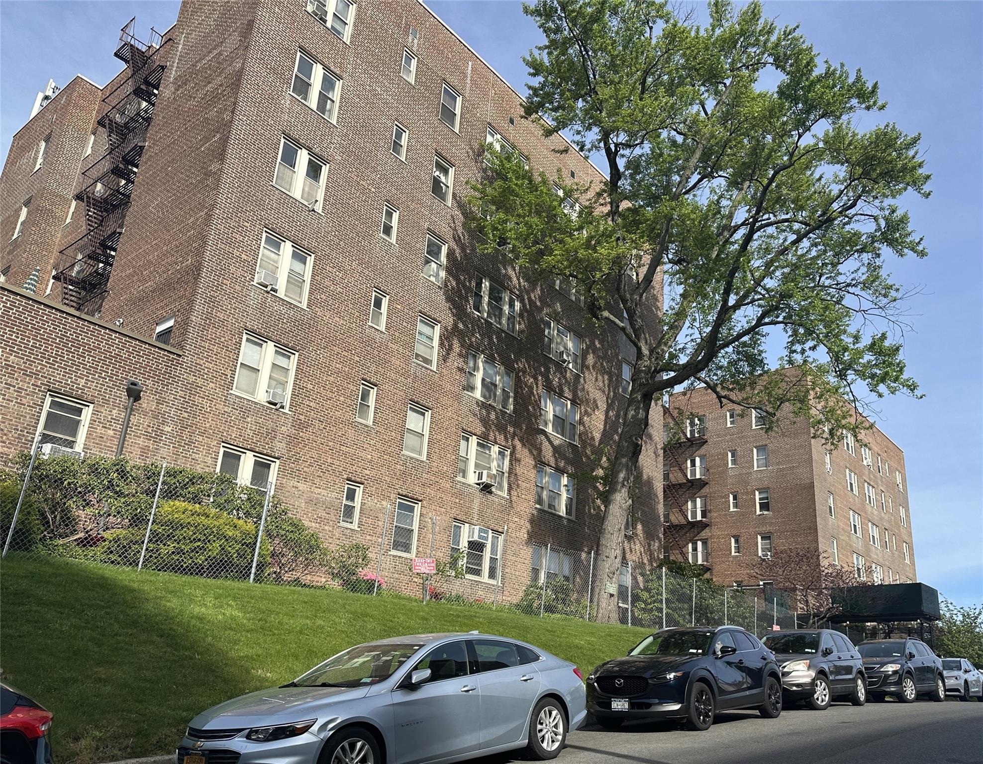 #10 photo, 84-49 168th Street, クイーンズ区 Jamaica Hills , NY 11432
