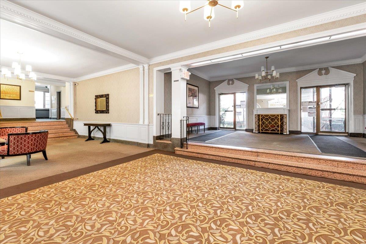 #9 photo, 84-49 168th Street, クイーンズ区 Jamaica Hills , NY 11432