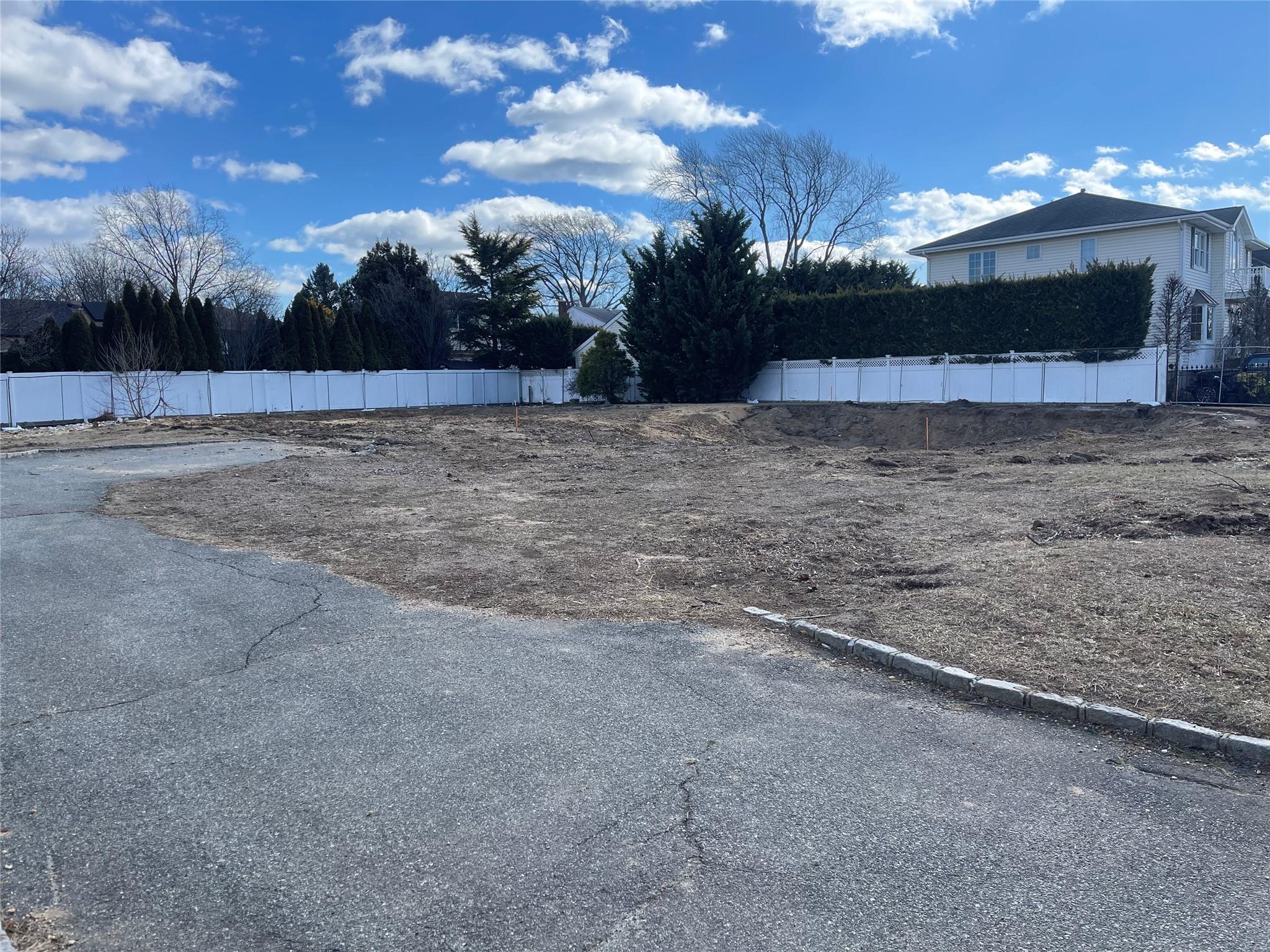 #3 photo, 100 Biltmore Boulevard, 롱 아일랜드 Massapequa , NY 11758