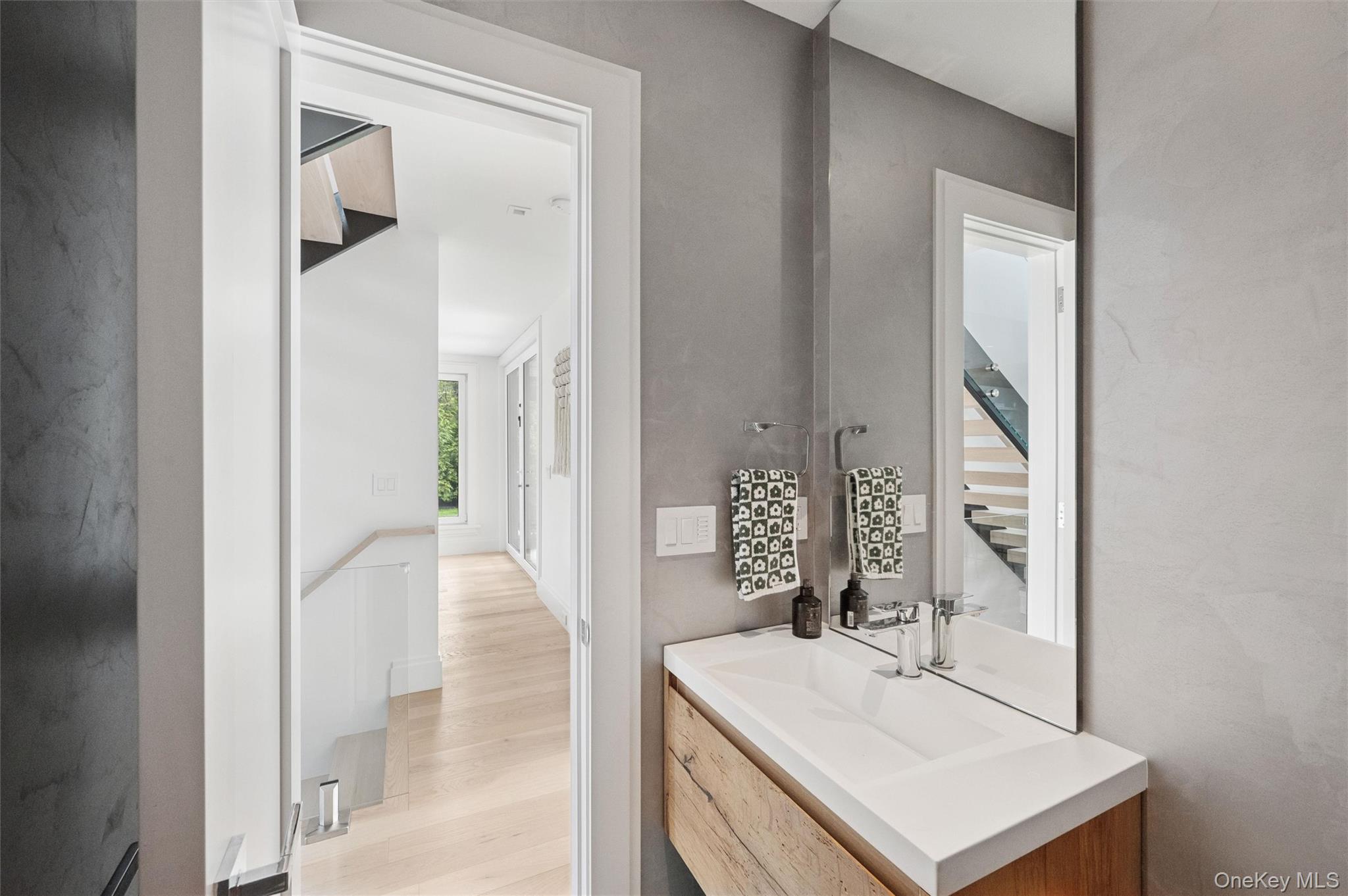 #12 photo, 28 Canoe Place Road, サフォーク郡 Hampton Bays , NY 11946