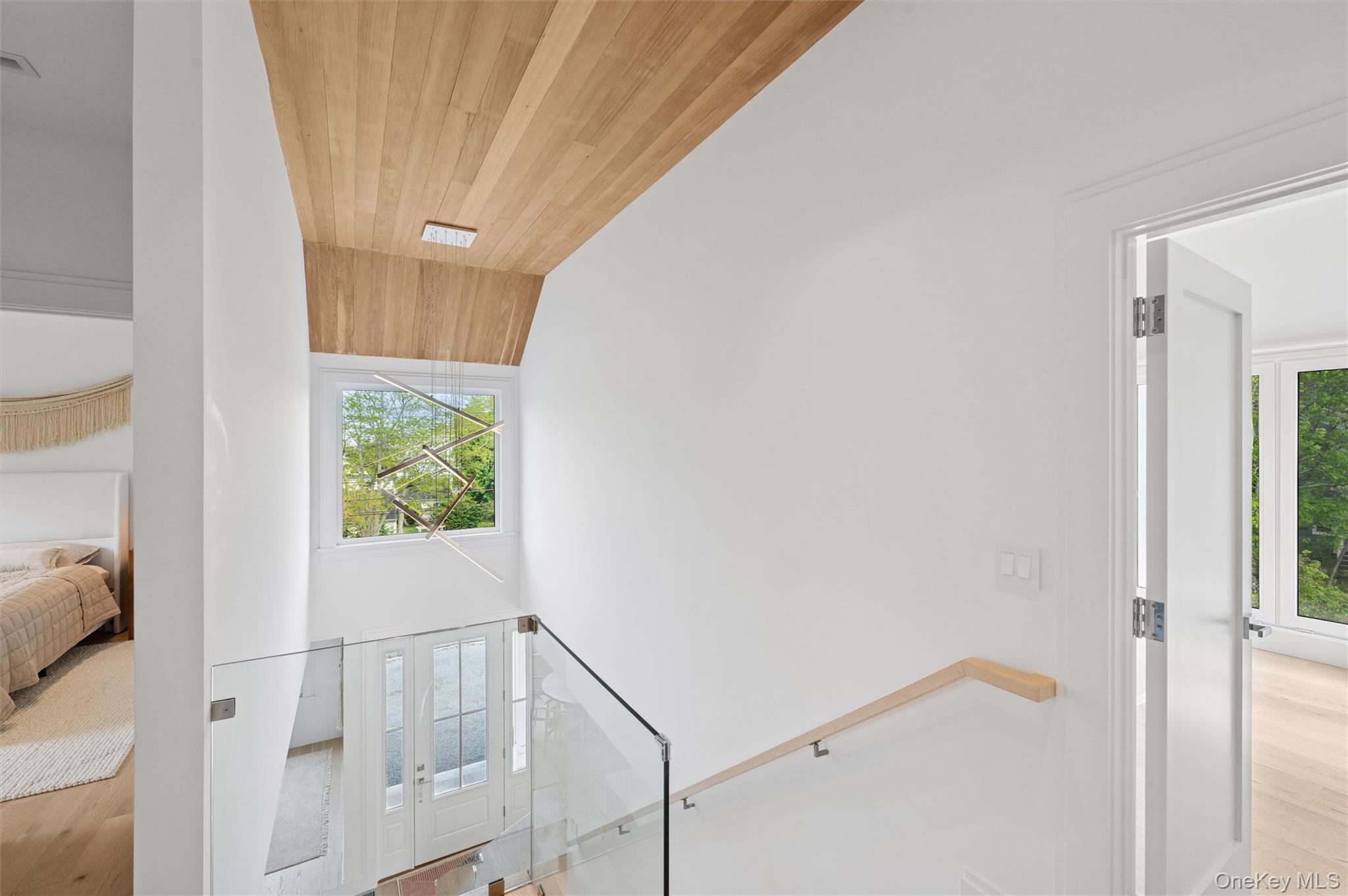 #16 photo, 28 Canoe Place Road, サフォーク郡 Hampton Bays , NY 11946