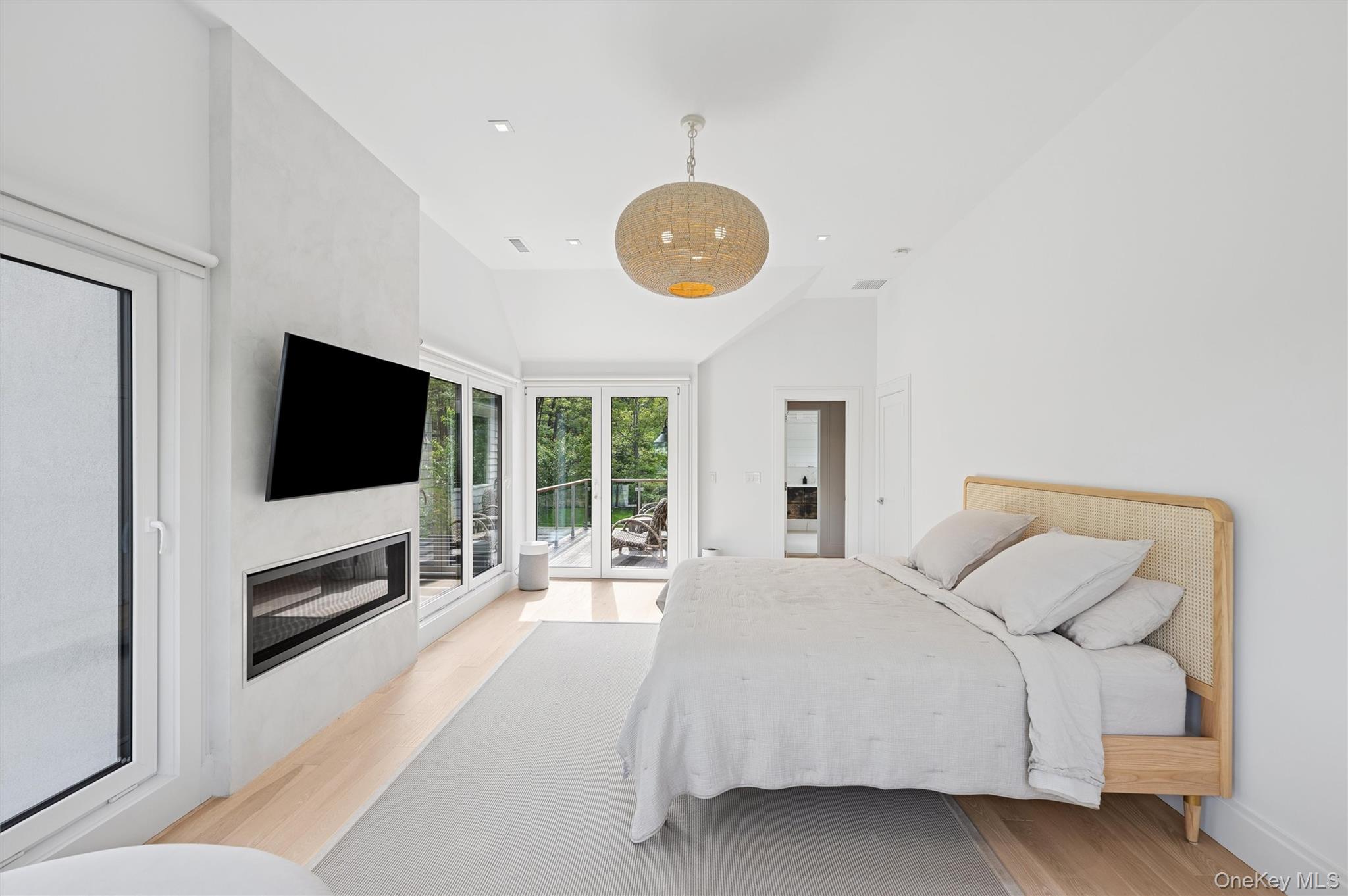 #18 photo, 28 Canoe Place Road, サフォーク郡 Hampton Bays , NY 11946