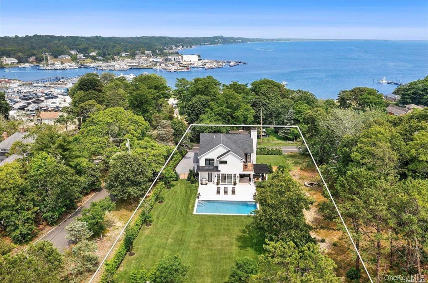 #3 photo, 28 Canoe Place Road, サフォーク郡 Hampton Bays , NY 11946