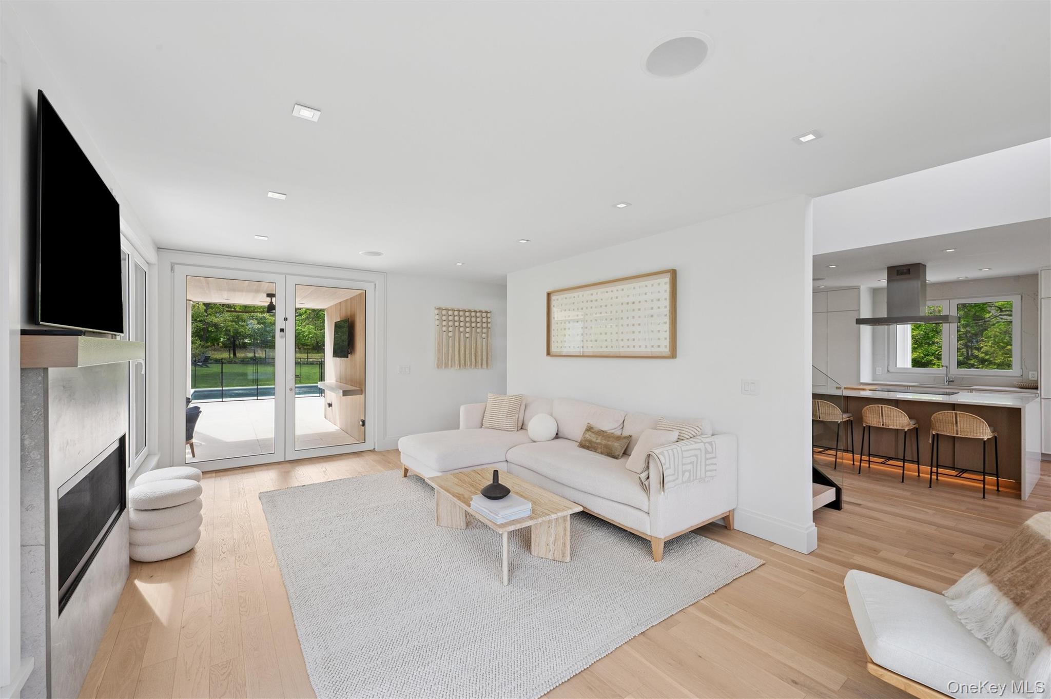 #4 photo, 28 Canoe Place Road, サフォーク郡 Hampton Bays , NY 11946