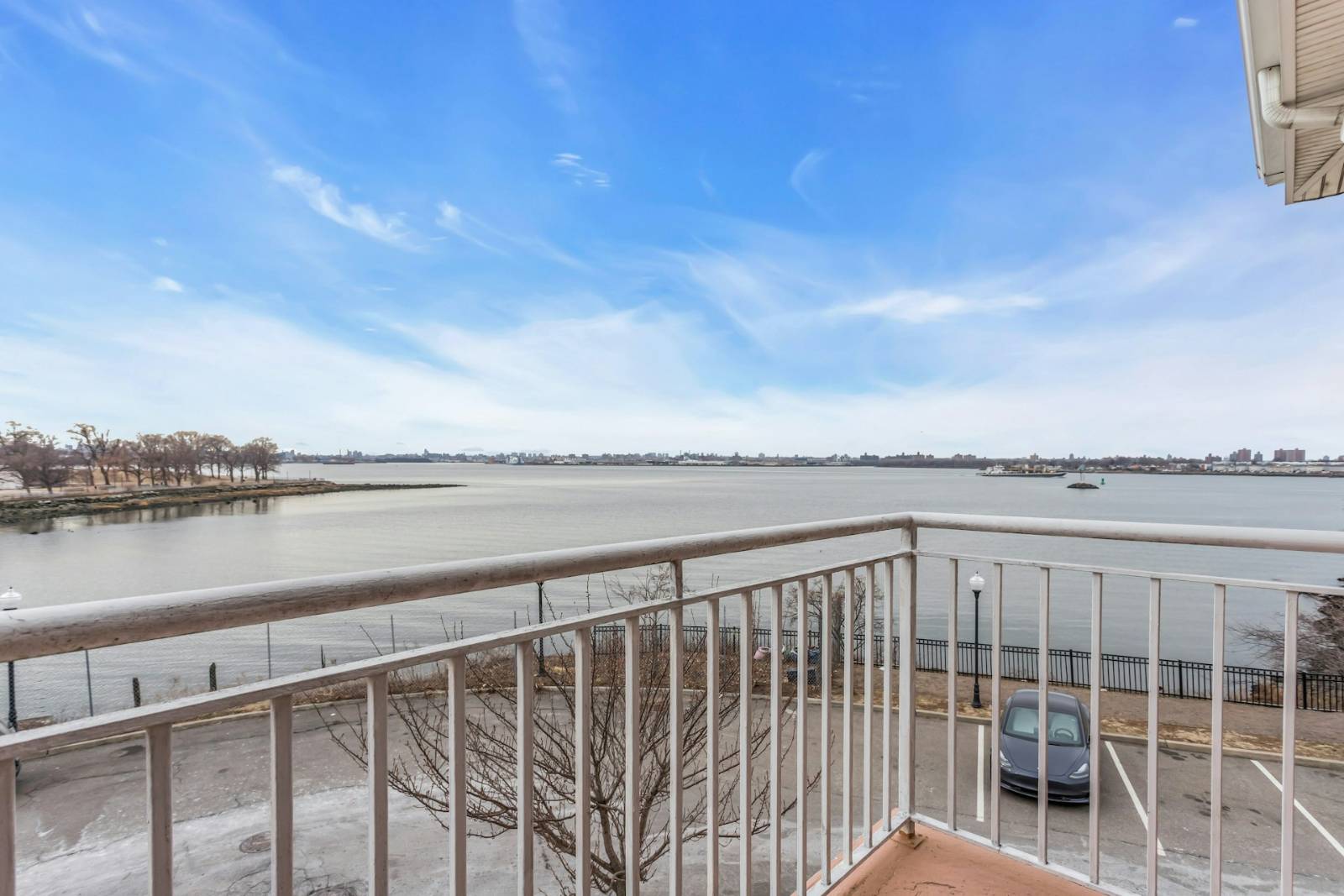 #4 photo, 325 Park Cres, クイーンズ区 College Point , NY 11356