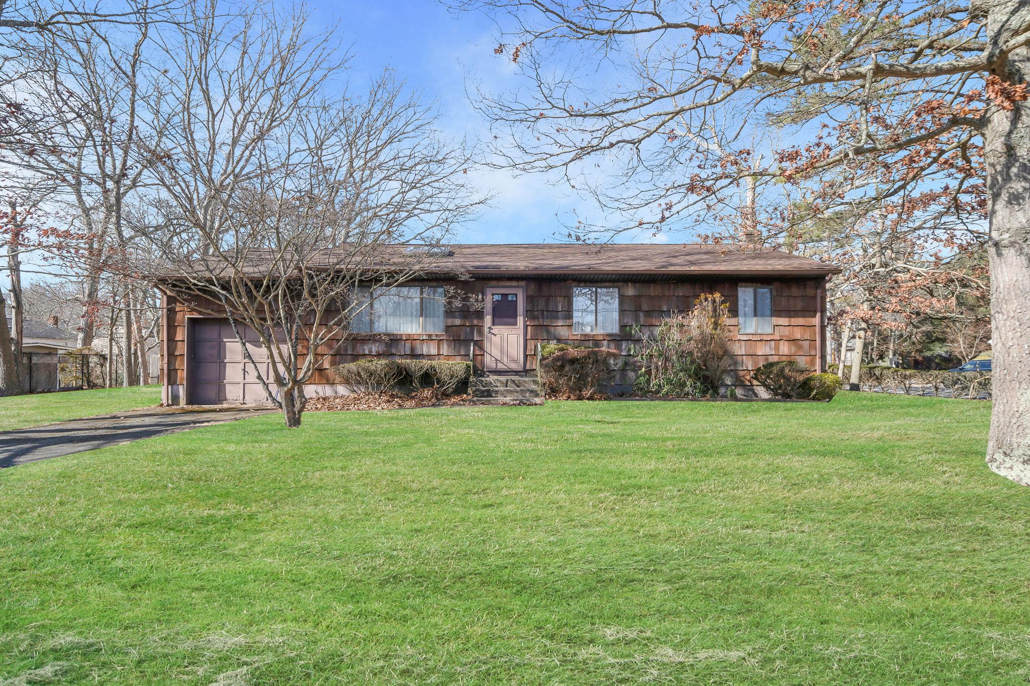 #1 photo, 400 Floyd Road, 东长岛 Shirley , NY 11967