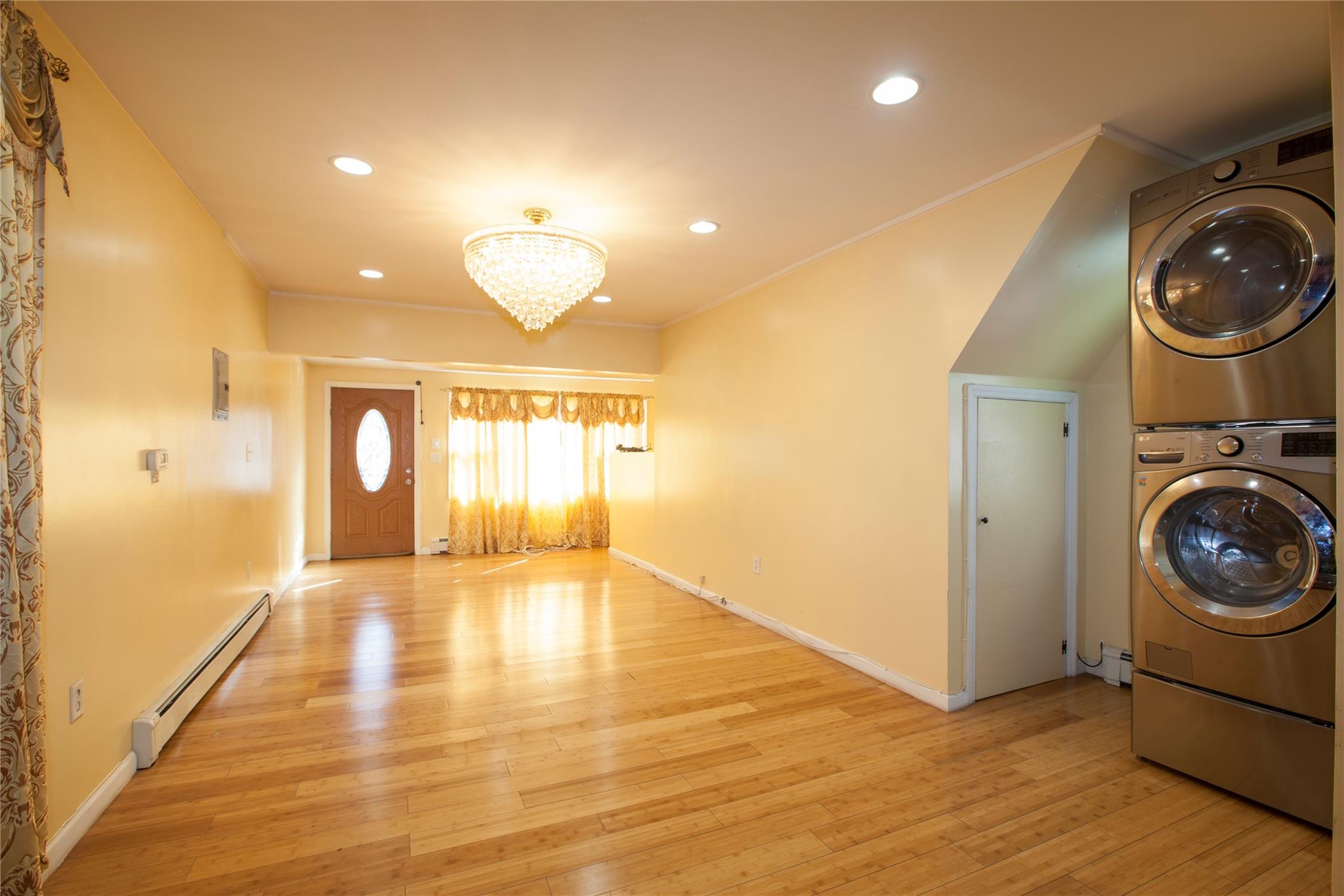 #2 photo, 10805 103rd Avenue, Richmond Hill S. , NY 11419