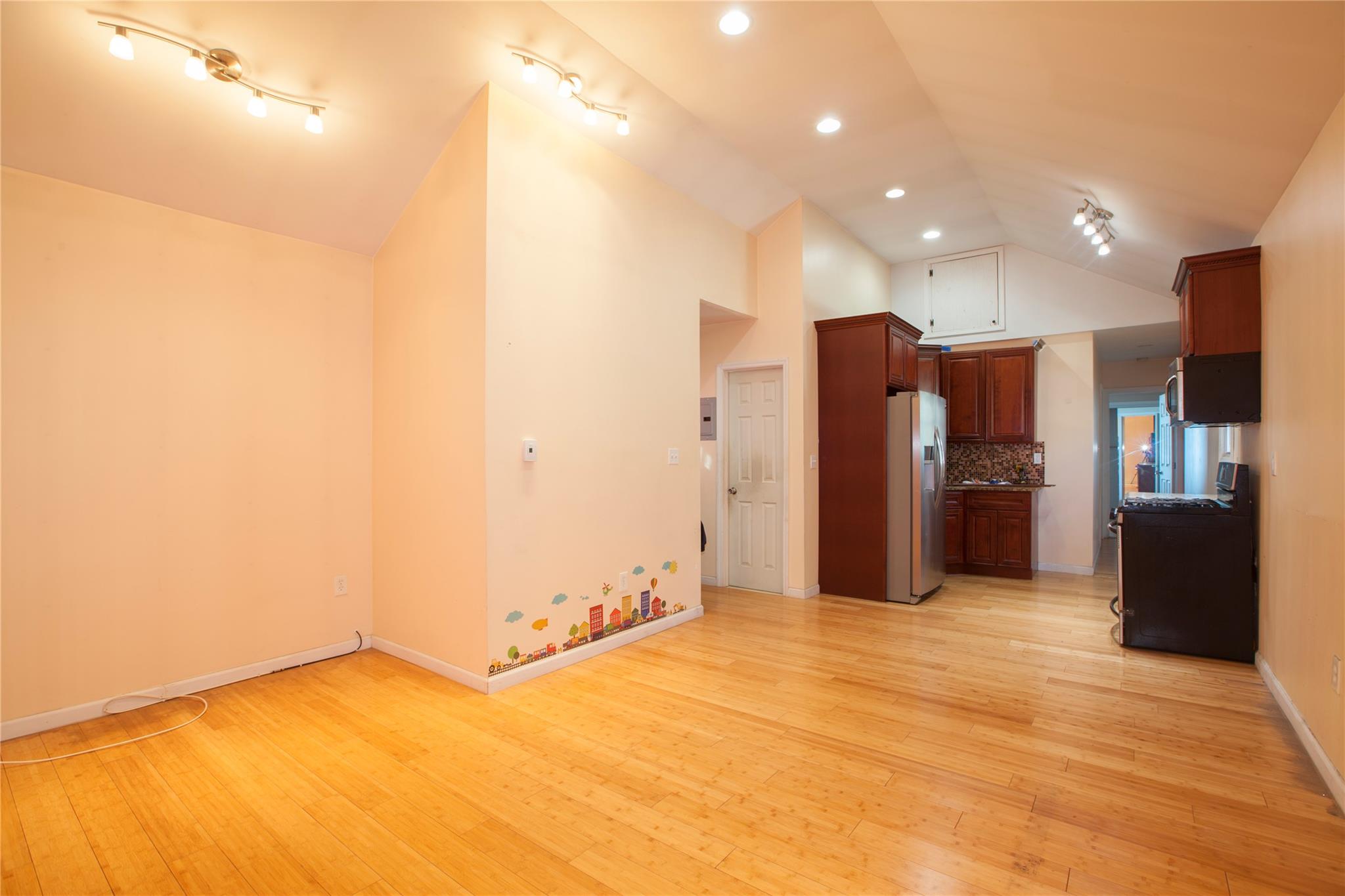 #9 photo, 10805 103rd Avenue, Richmond Hill S. , NY 11419