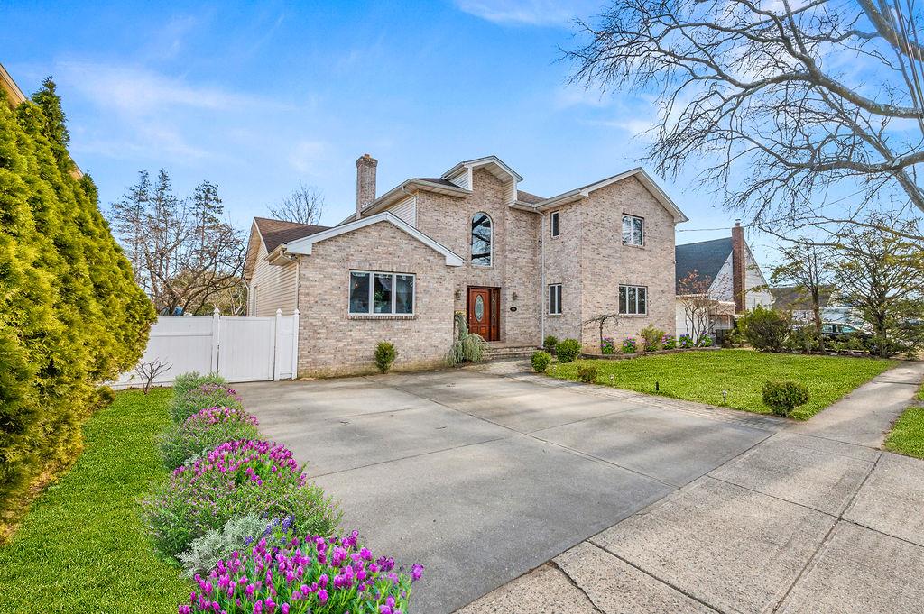 #1 photo, 206 Crest Avenue, Floral Park , NY 11001