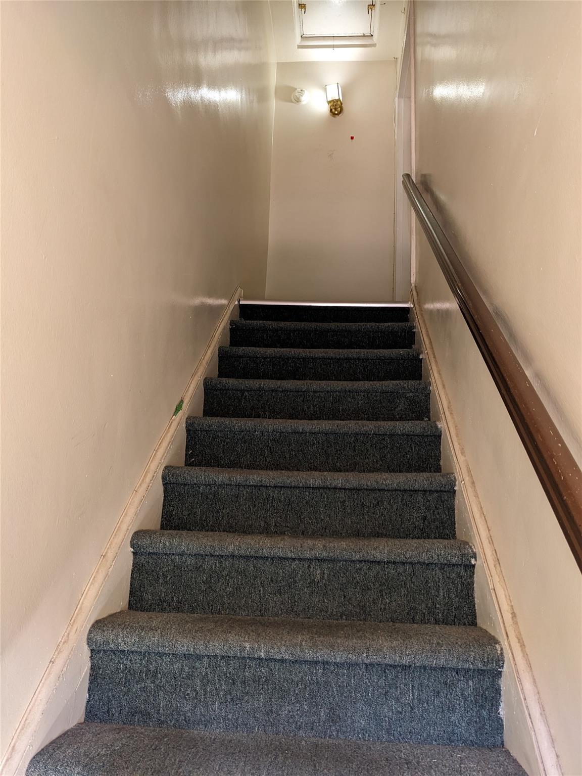 #2 photo, 196-54 67 Avenue, קווינס Fresh Meadows , NY 11365