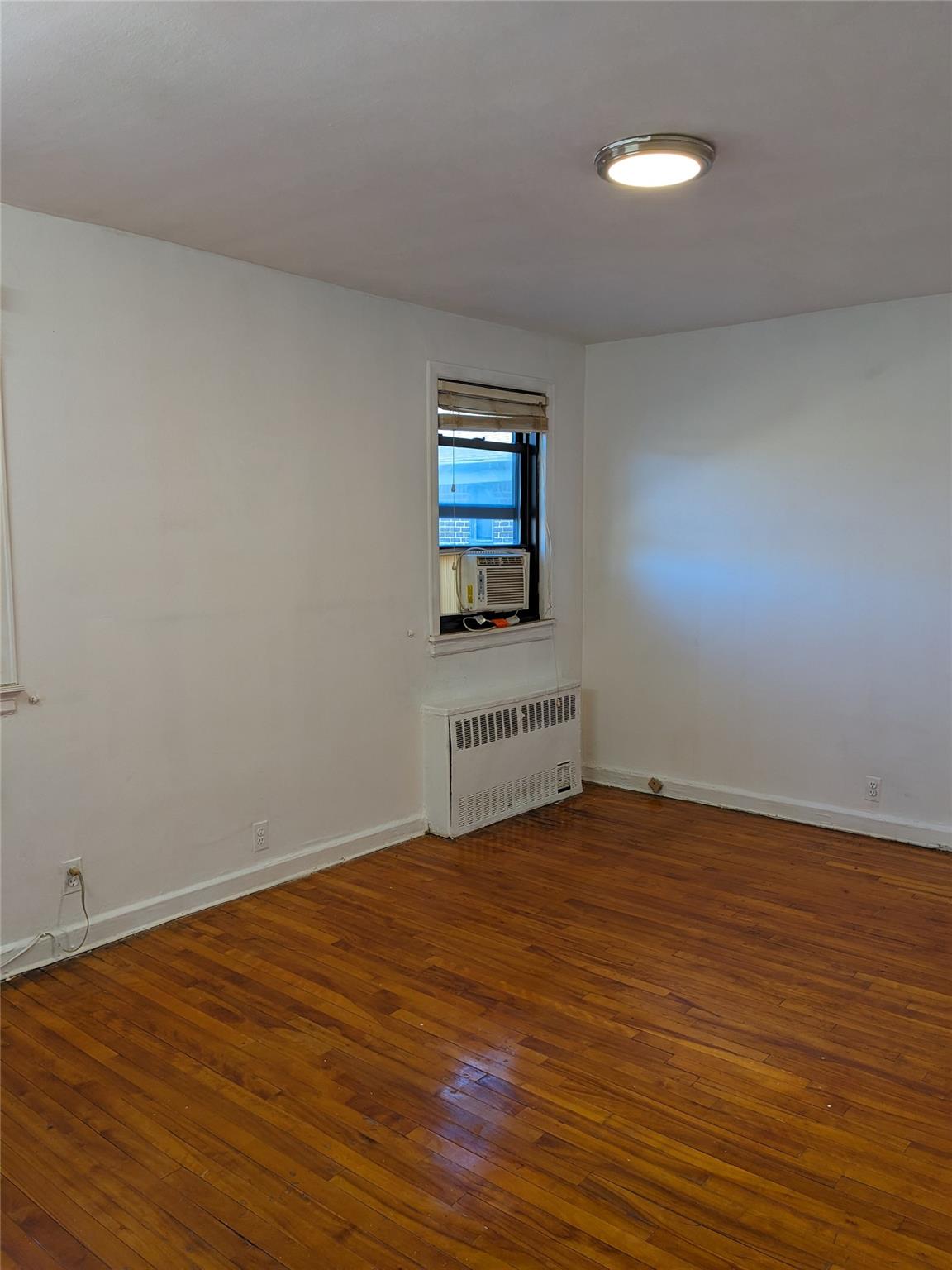 #5 photo, 196-54 67 Avenue, קווינס Fresh Meadows , NY 11365