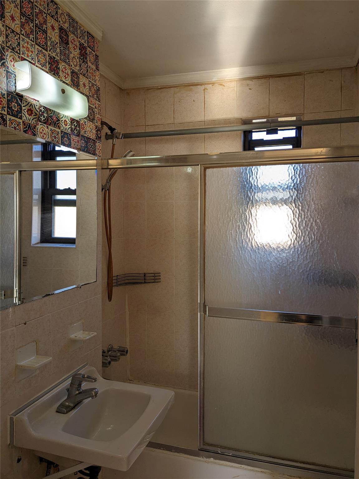 #7 photo, 196-54 67 Avenue, קווינס Fresh Meadows , NY 11365