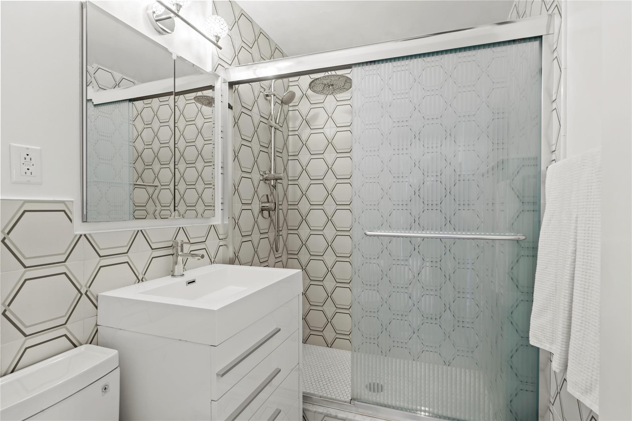 #13 photo, 118-18 Union Turnpike, クイーンズ区 Kew Gardens , NY 11415