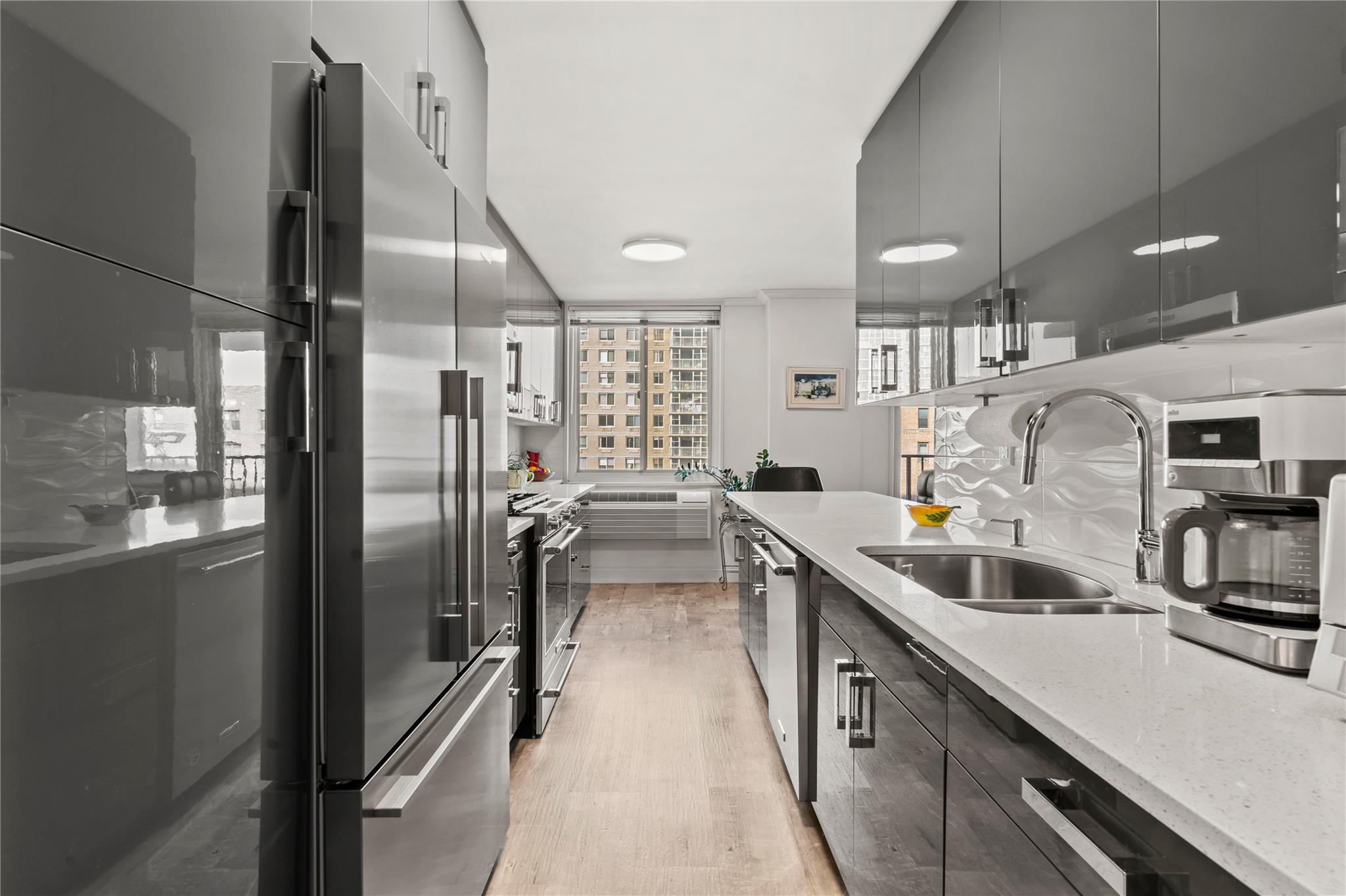 #8 photo, 118-18 Union Turnpike, クイーンズ区 Kew Gardens , NY 11415