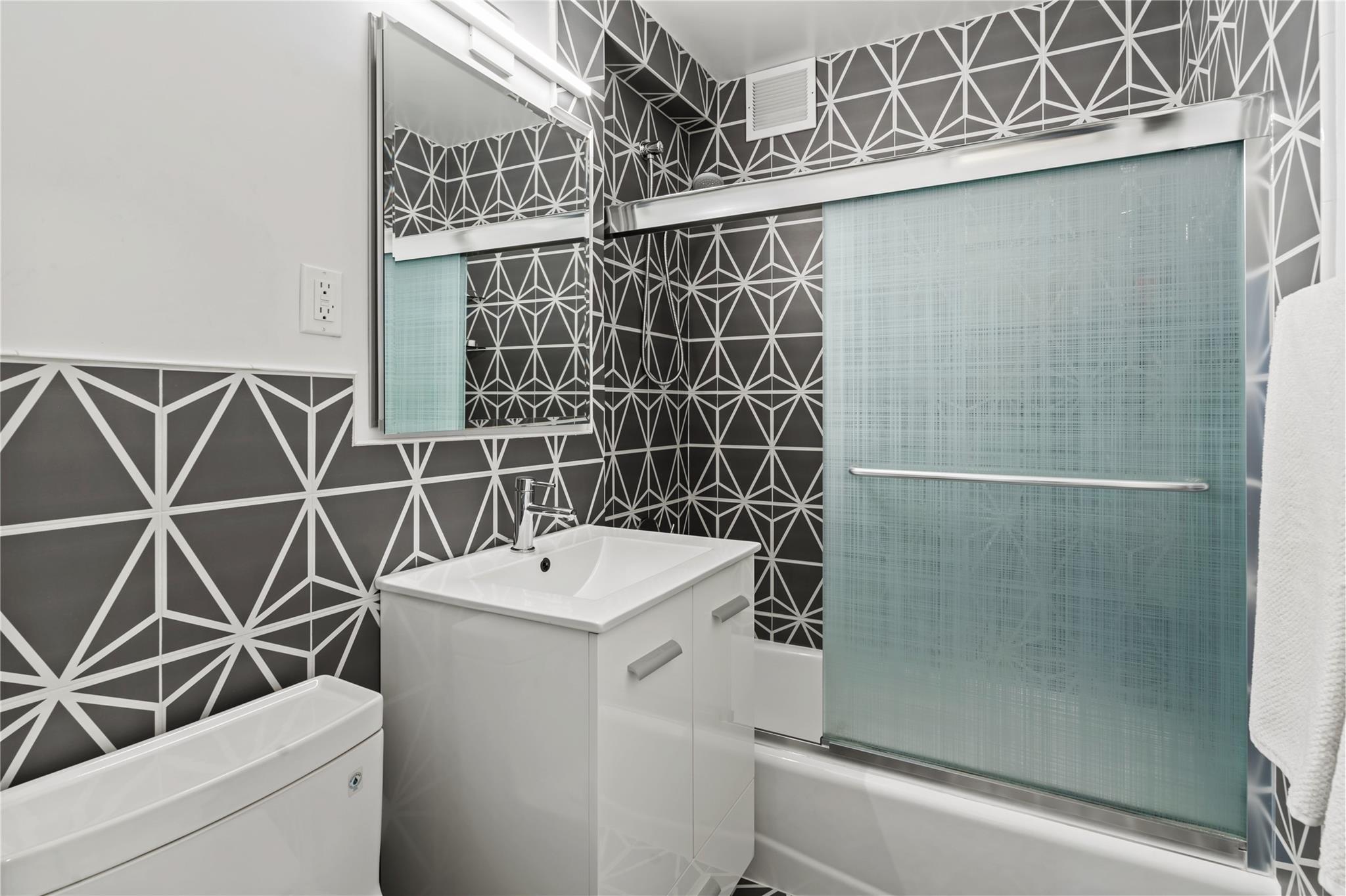 #9 photo, 118-18 Union Turnpike, クイーンズ区 Kew Gardens , NY 11415