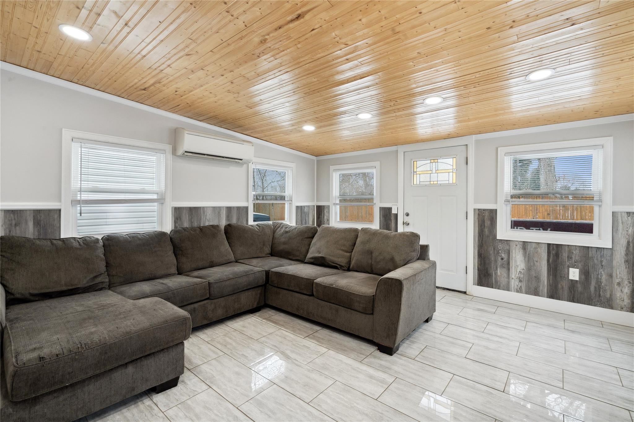 #10 photo, 40 Sherman Avenue, West Islip , NY 11795