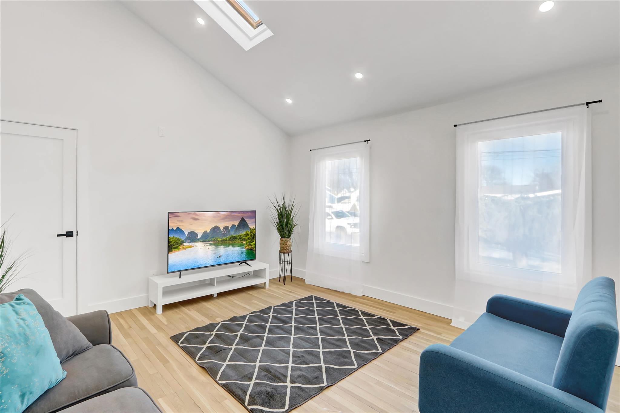 #4 photo, 153 New York Avenue, Westbury , NY 11590