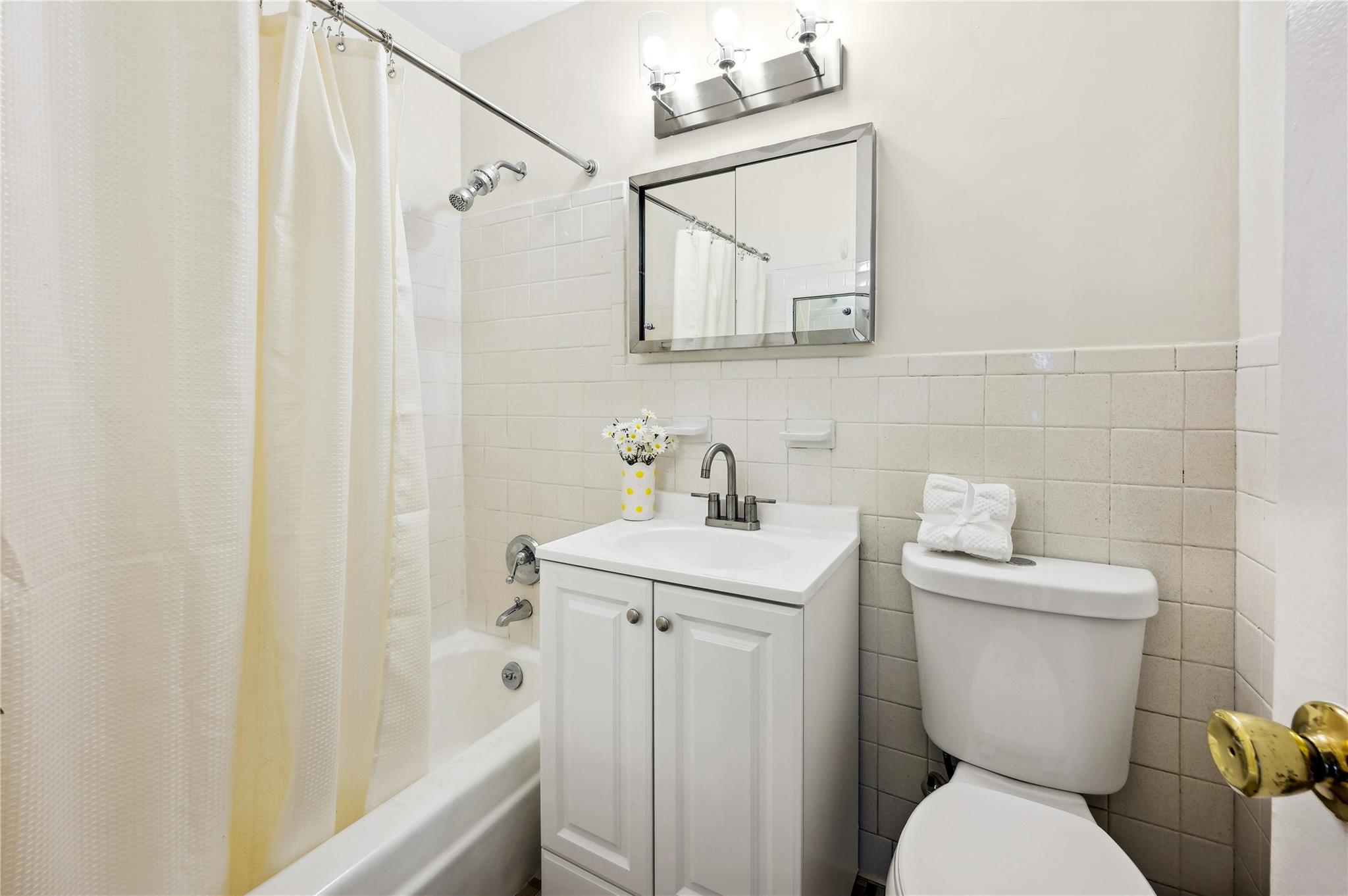 #16 photo, 555 Kappock Street, Bronx , NY 10463