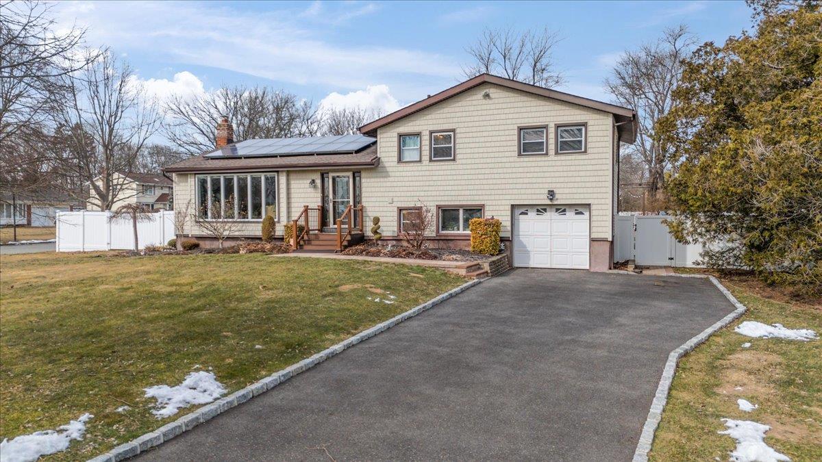 #1 photo, 18 Brunswick Drive, East Northport , NY 11731