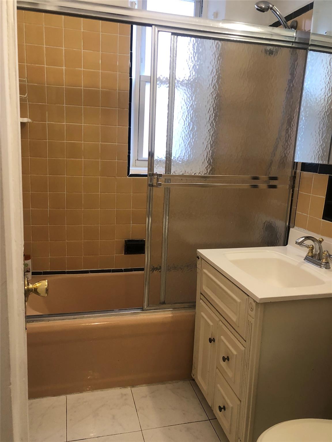 #12 photo, 35-05 72 Street, クイーンズ区 Jackson Heights , NY 11372