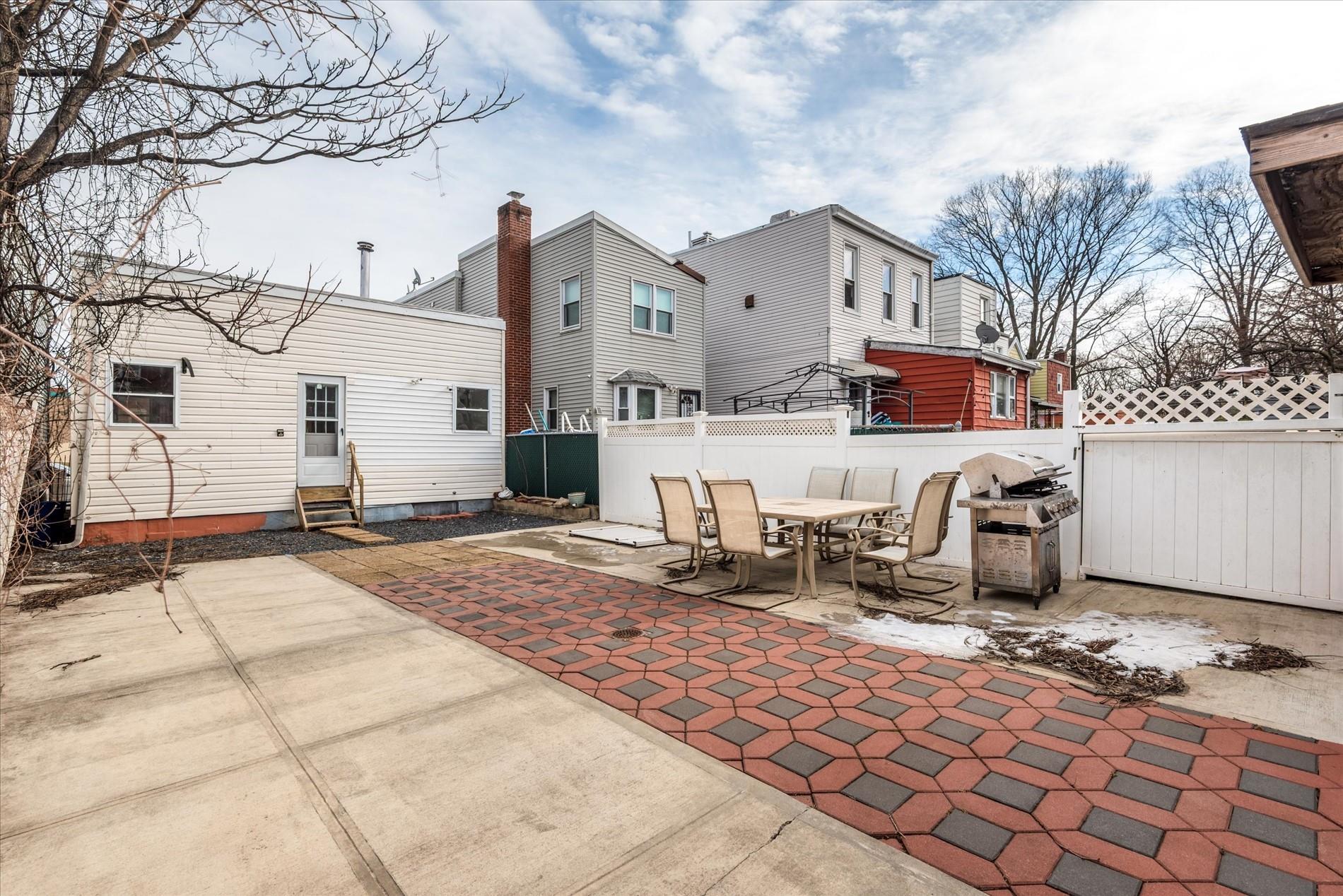 #15 photo, 8258 89th Street, 皇后區 Glendale , NY 11385