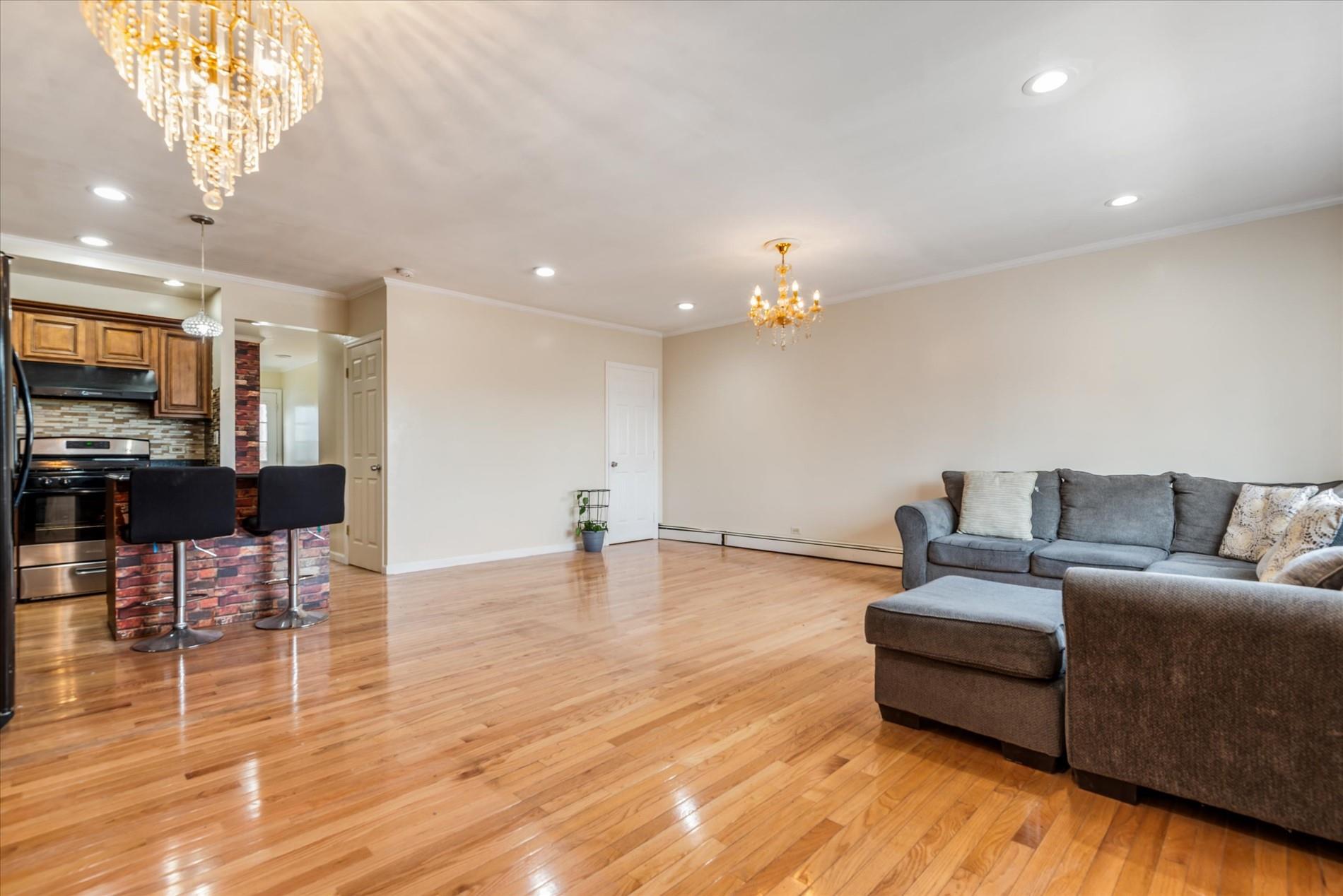 #3 photo, 8258 89th Street, 皇后區 Glendale , NY 11385