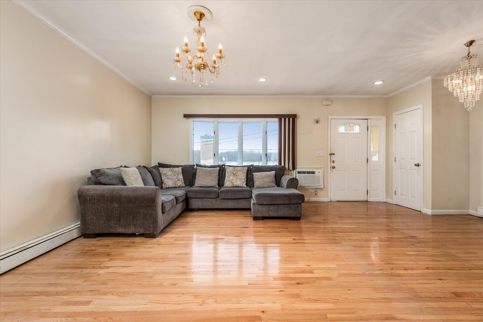 #4 photo, 8258 89th Street, 皇后區 Glendale , NY 11385