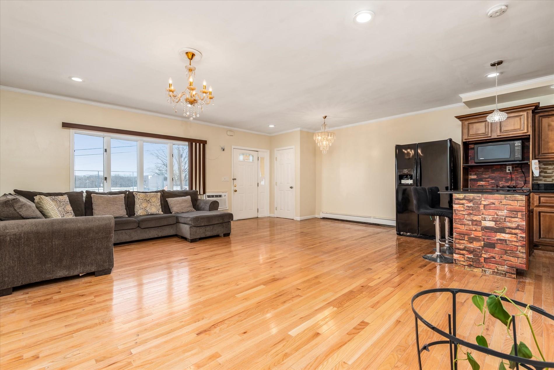 #5 photo, 8258 89th Street, 皇后區 Glendale , NY 11385