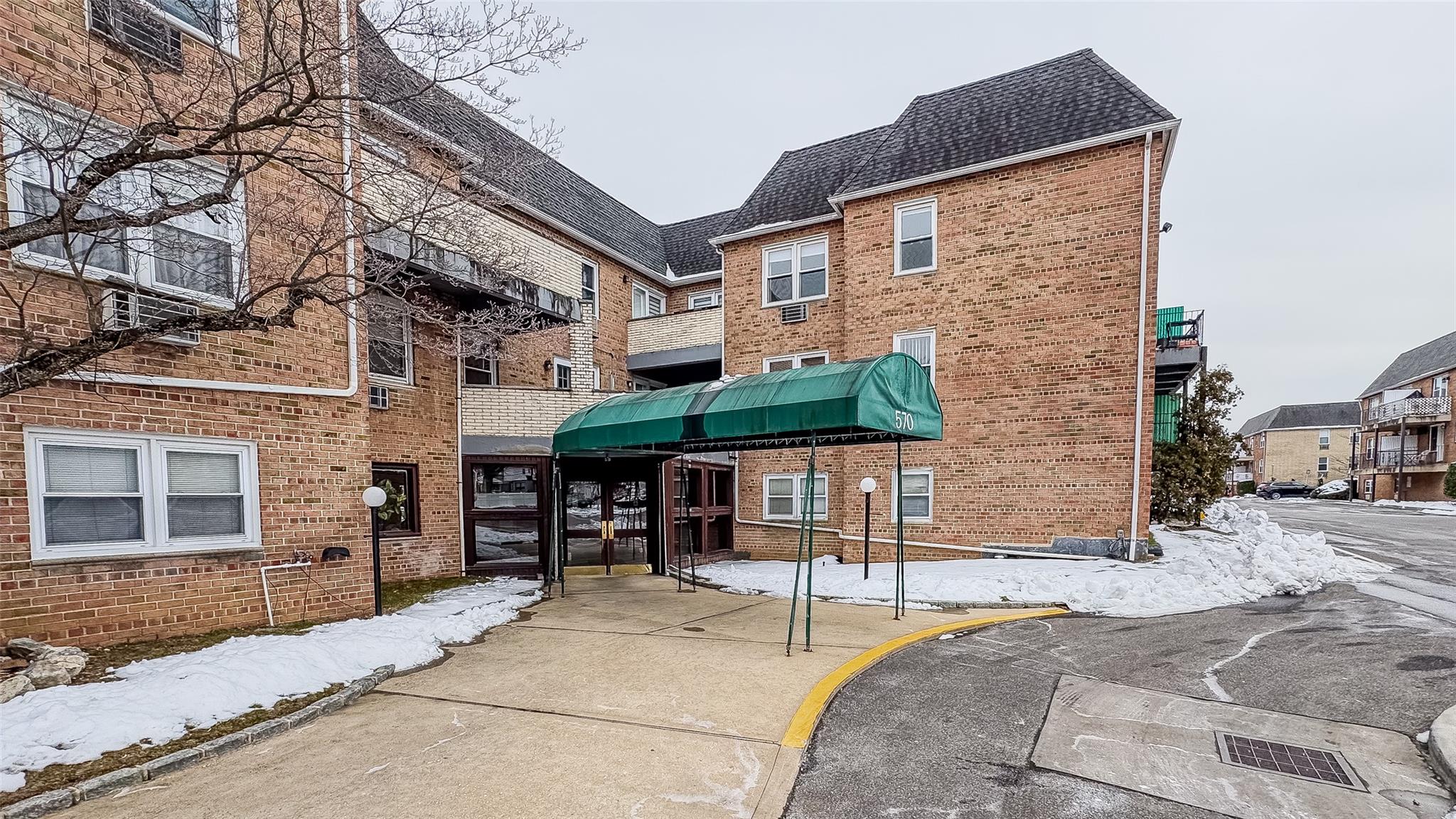 #1 photo, 570 Broadway, 長島 Lynbrook , NY 11563