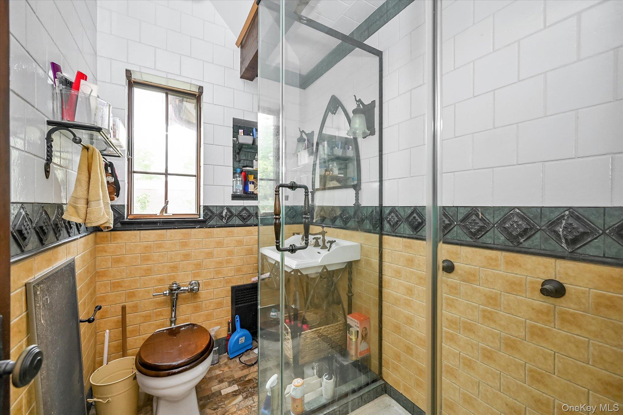 #12 photo, 33-64 190th Street, Flushing , NY 11358