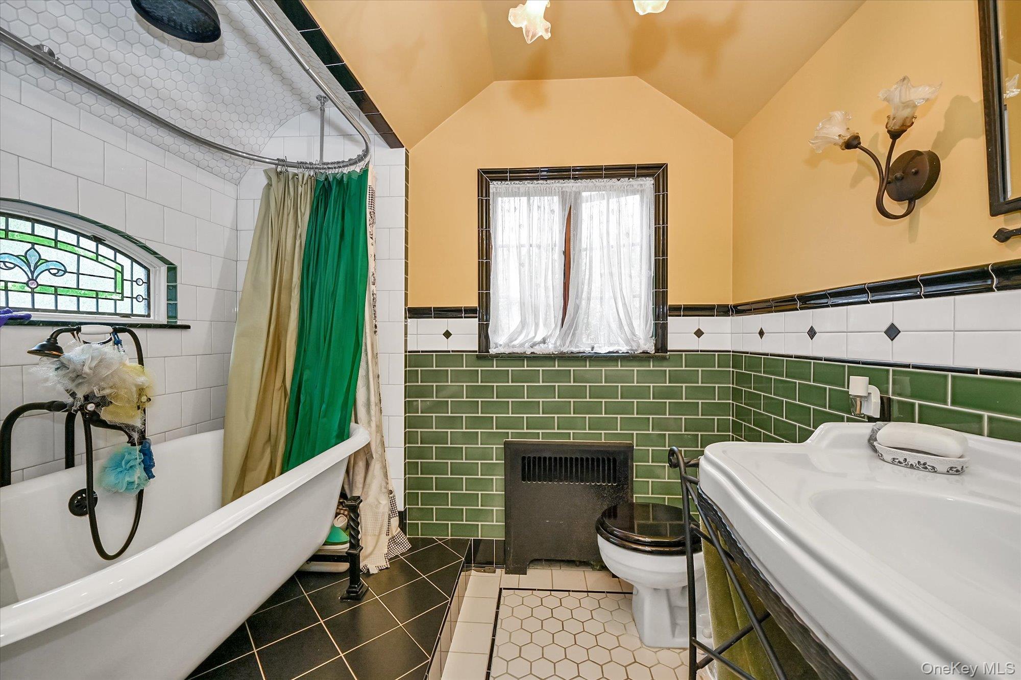 #15 photo, 33-64 190th Street, Flushing , NY 11358