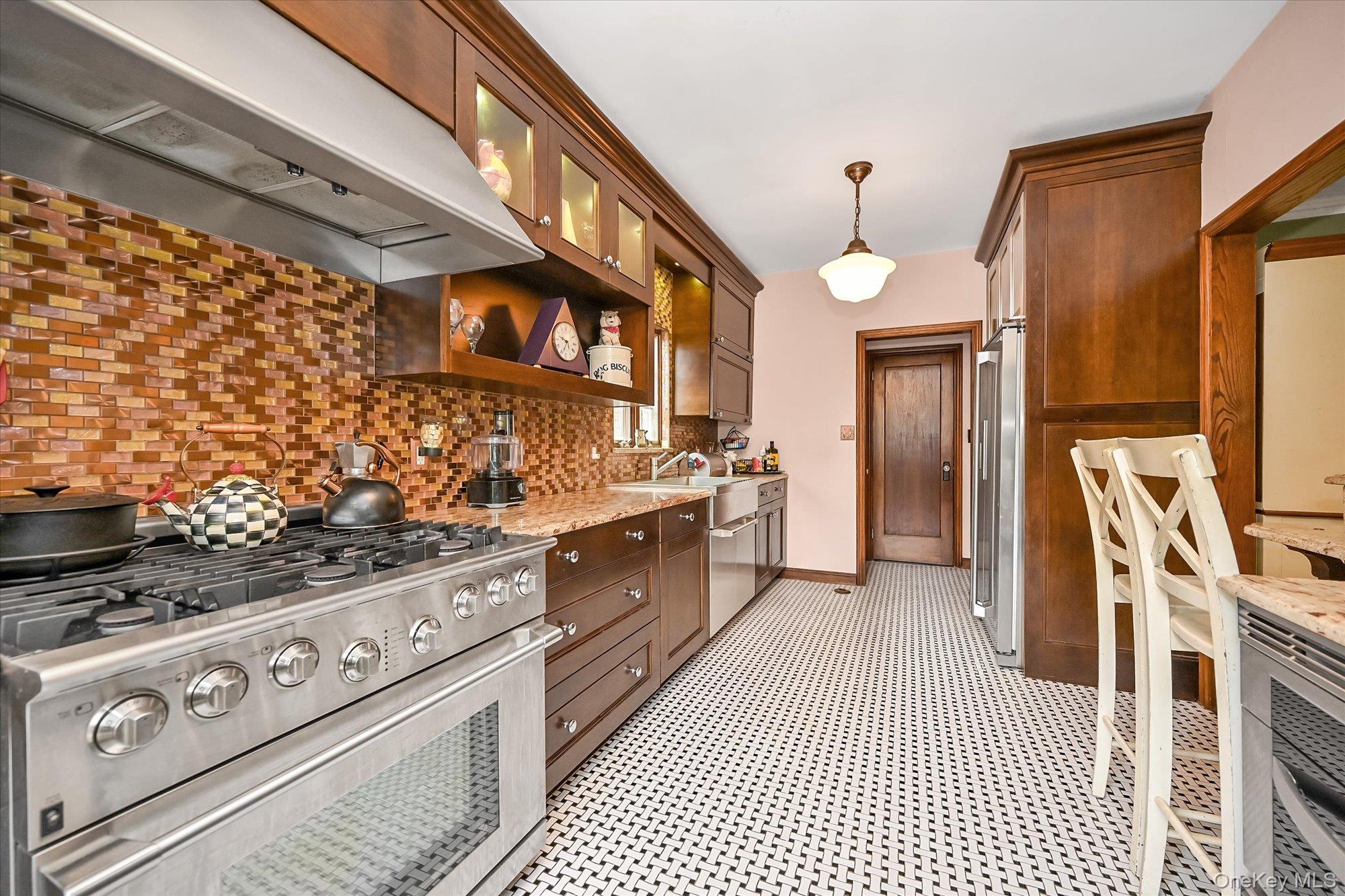 #8 photo, 33-64 190th Street, Flushing , NY 11358