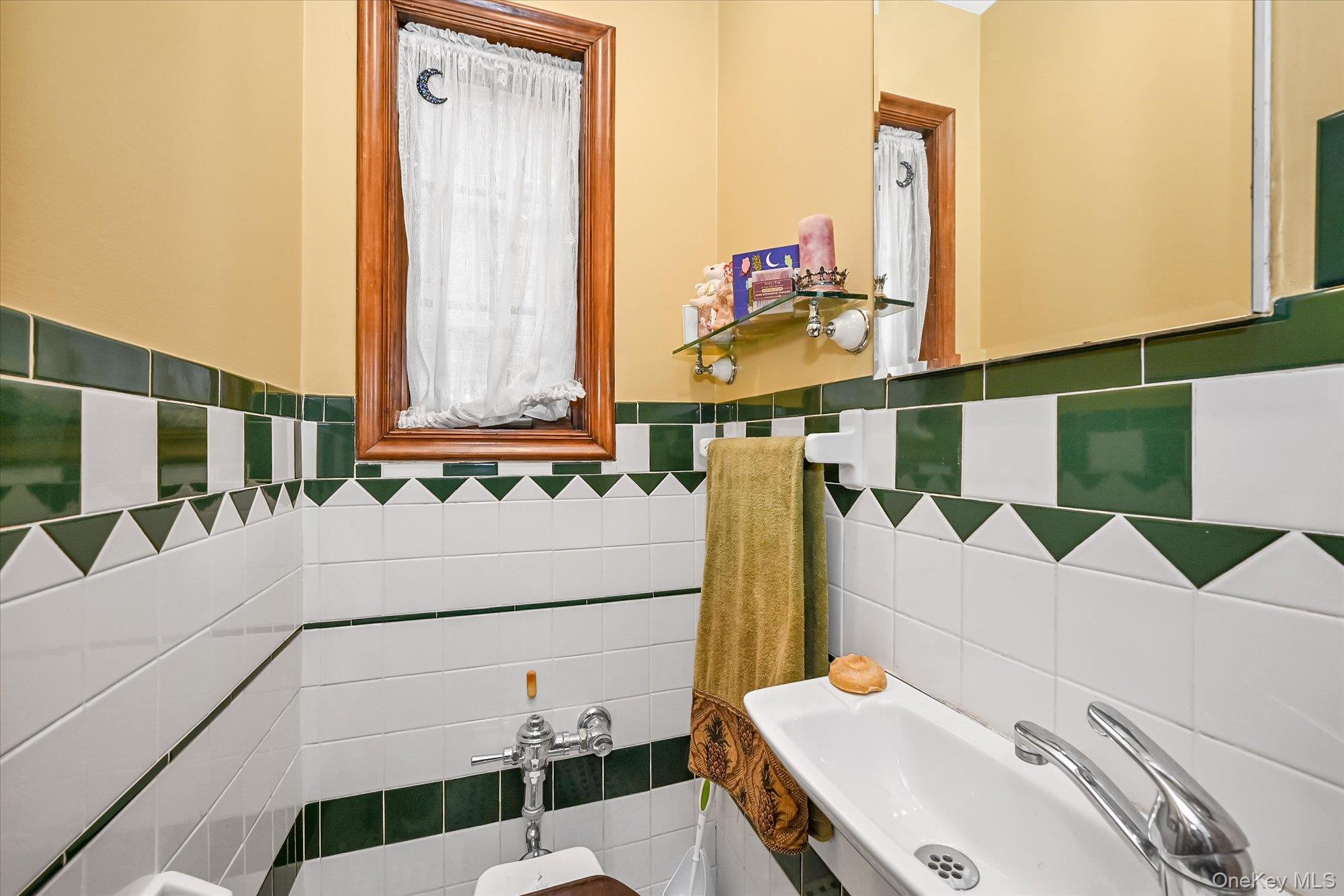 #9 photo, 33-64 190th Street, Flushing , NY 11358