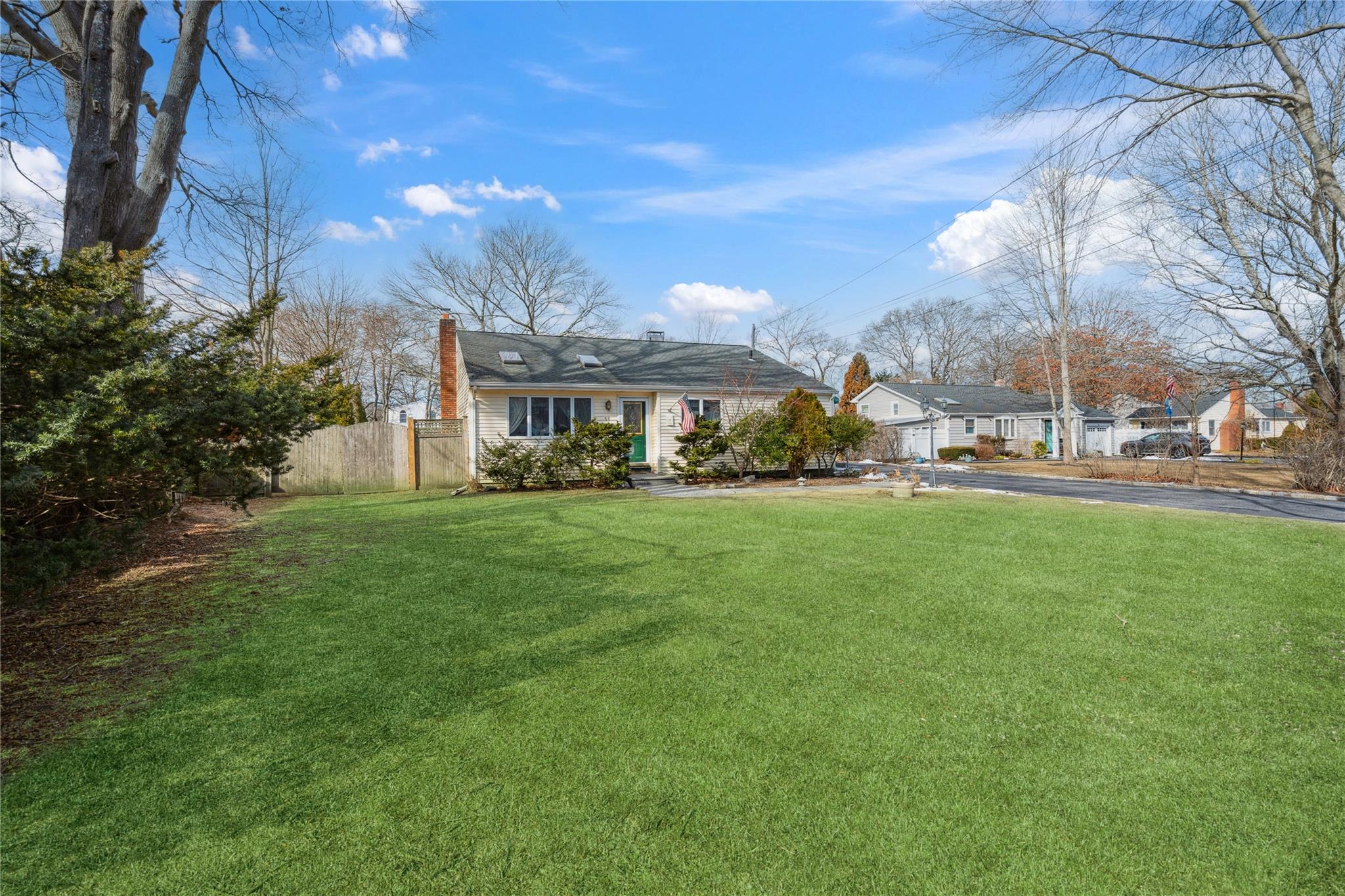 #1 photo, 68 Lowell Road, 东长岛 Sayville , NY 11782