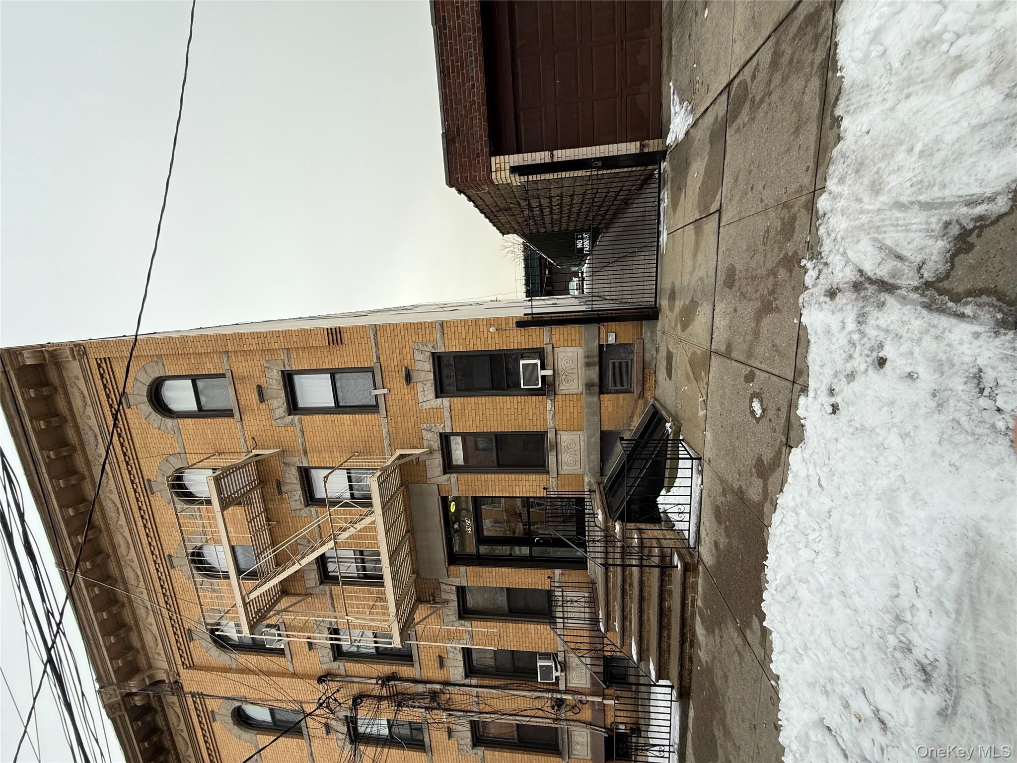 #2 photo, 5924 Putnam, クイーンズ区 Ridgewood , NY 11385