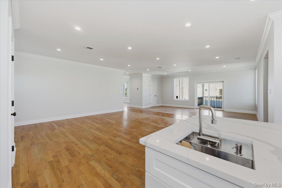 #14 photo, 2437 Archer Street, ナッソー郡 Seaford , NY 11783