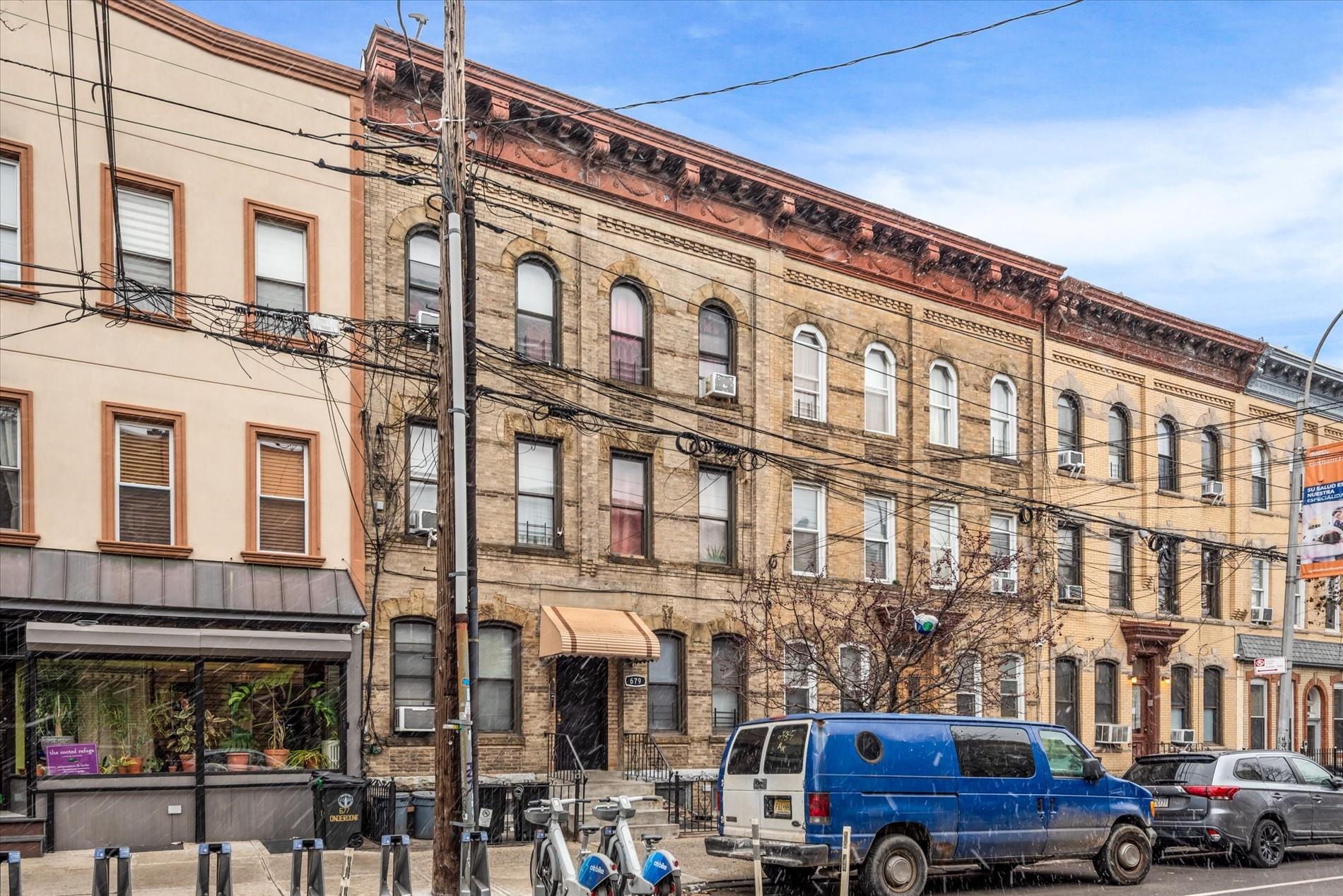 #3 photo, 679 Onderdonk Avenue, クイーンズ区 Ridgewood , NY 11385