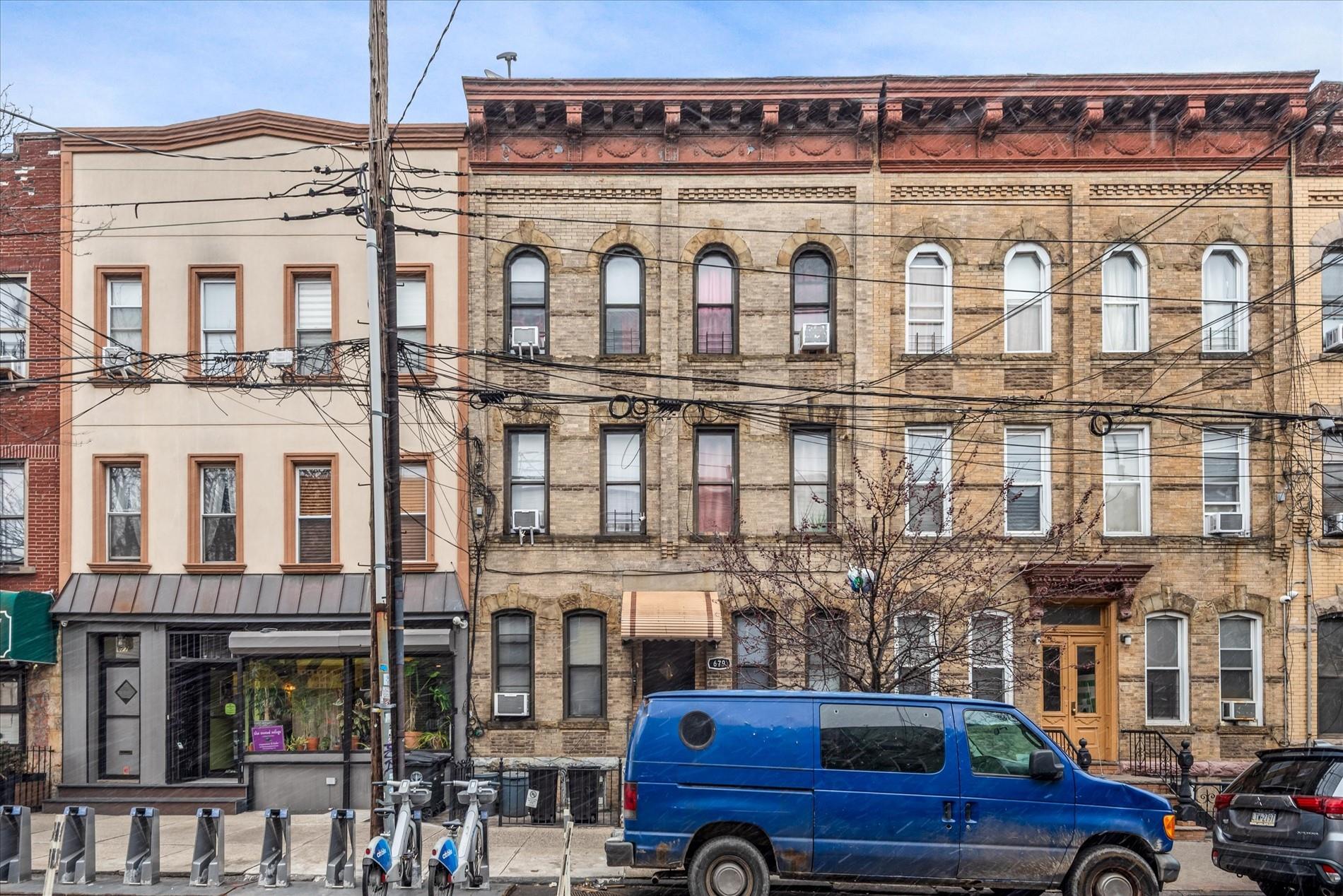 #4 photo, 679 Onderdonk Avenue, クイーンズ区 Ridgewood , NY 11385