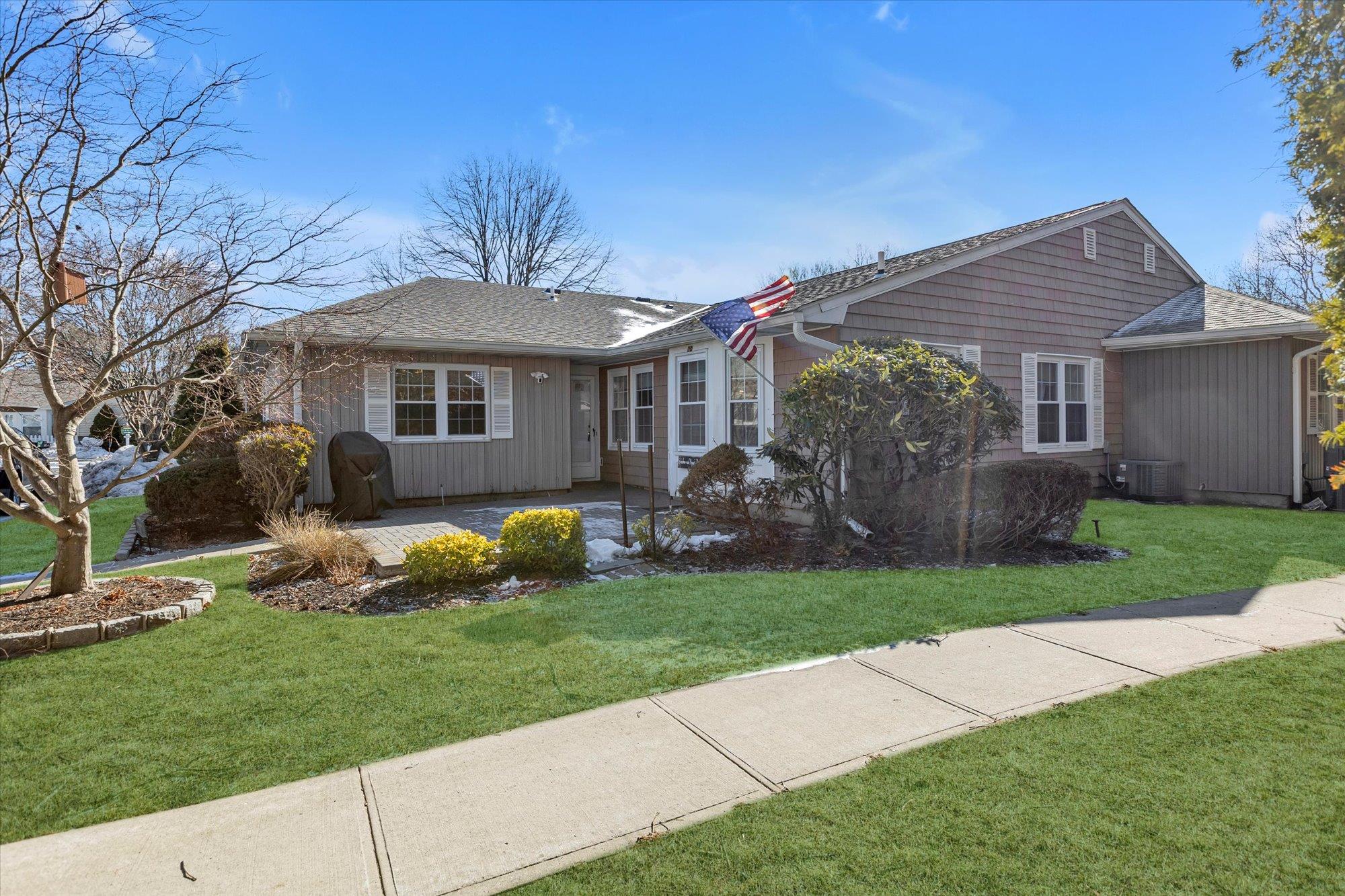 #1 photo, 30 Revere Drive, 东长岛 Sayville , NY 11782