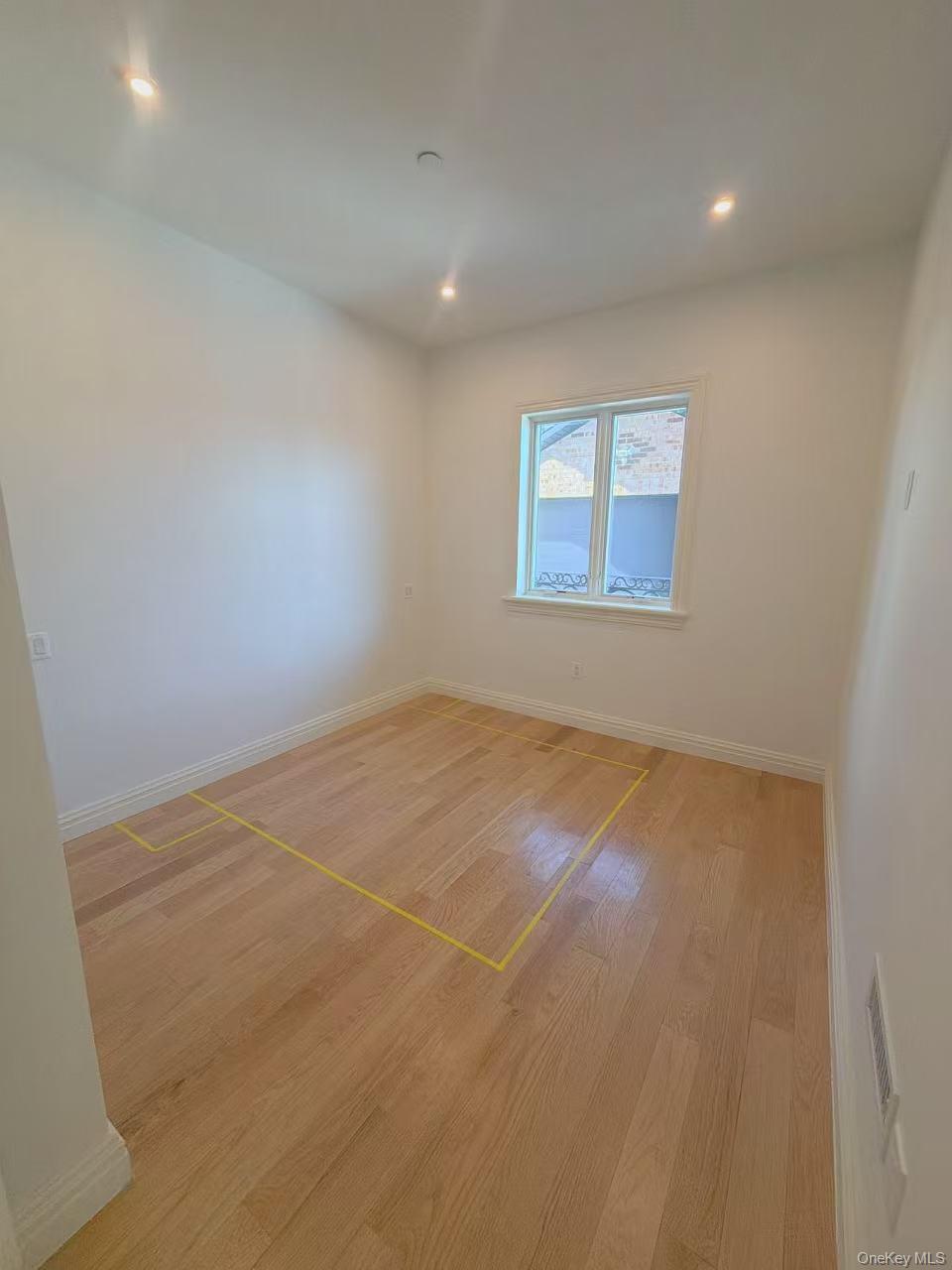 #11 photo, 71-37 166 Street, Fresh Meadows , NY 11354